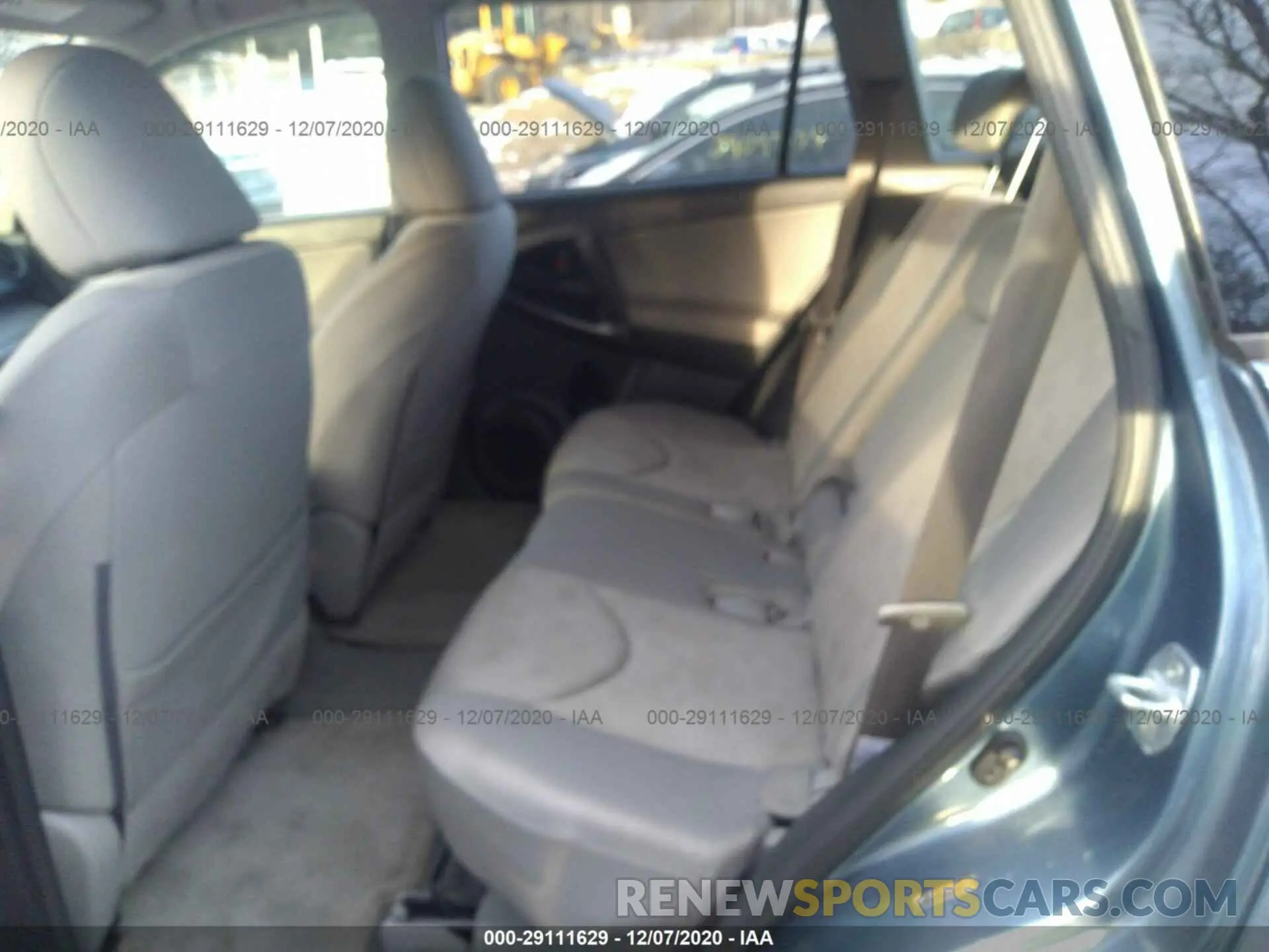 8 Photograph of a damaged car 2T3P1RFV0KW033565 TOYOTA RAV4 2019