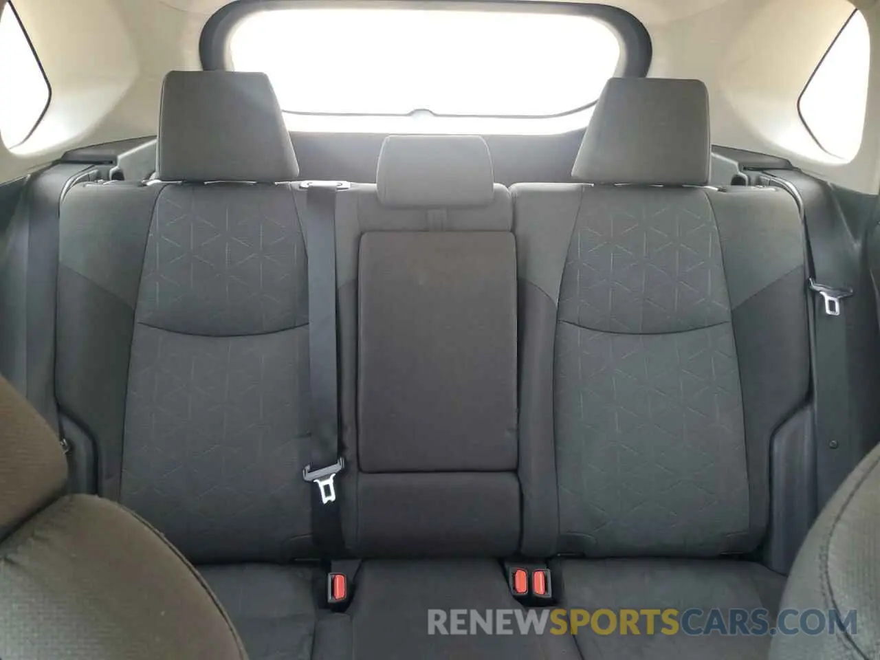 10 Photograph of a damaged car 2T3P1RFV0KW045148 TOYOTA RAV4 2019