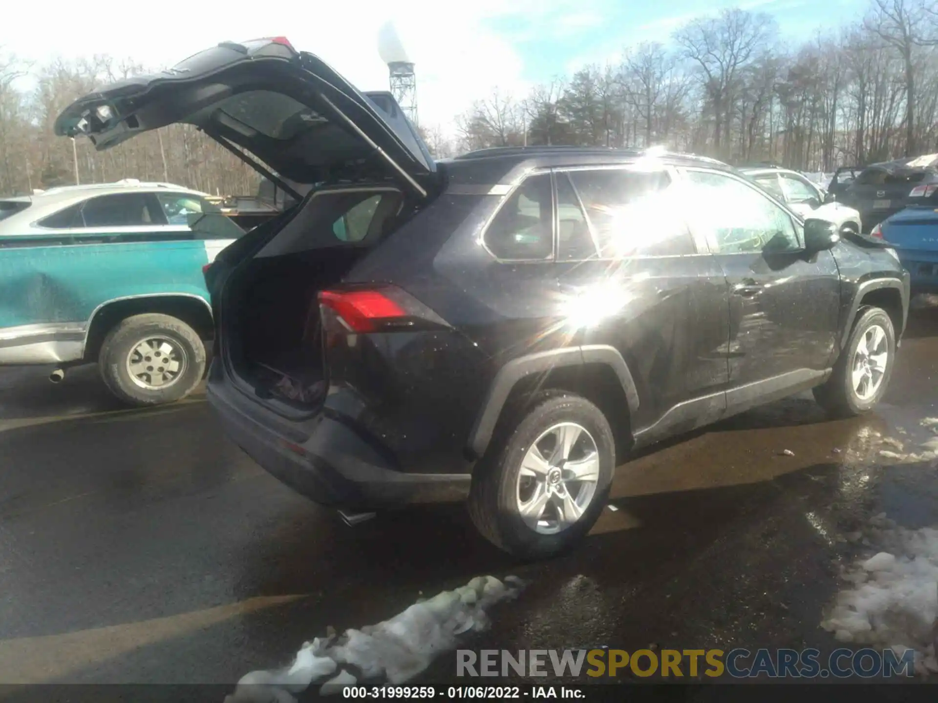 4 Photograph of a damaged car 2T3P1RFV0KW058174 TOYOTA RAV4 2019