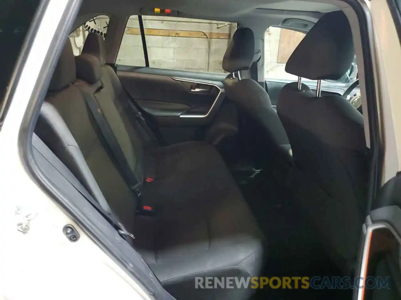 11 Photograph of a damaged car 2T3P1RFV1KC006960 TOYOTA RAV4 2019