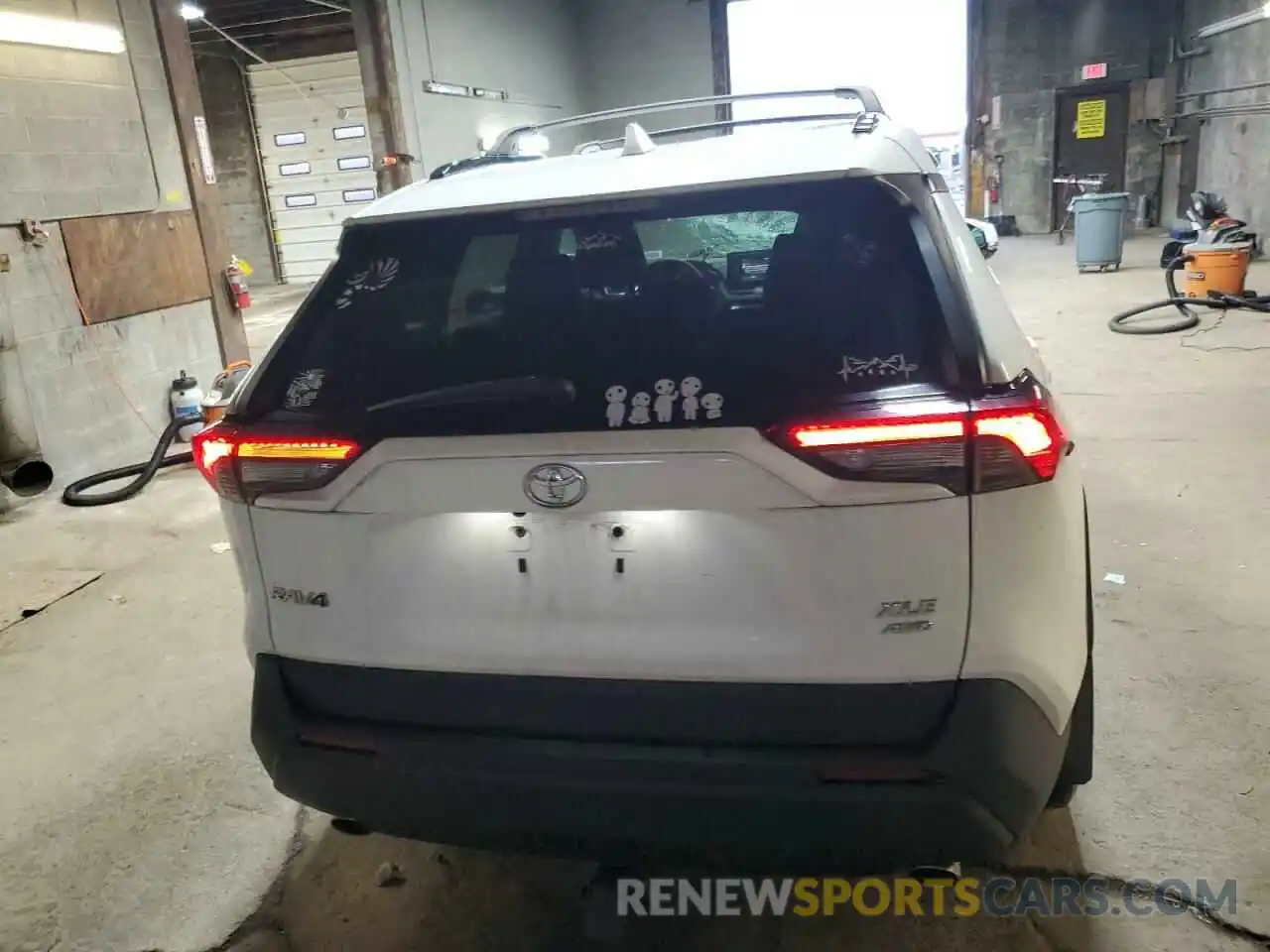 6 Photograph of a damaged car 2T3P1RFV1KC006960 TOYOTA RAV4 2019