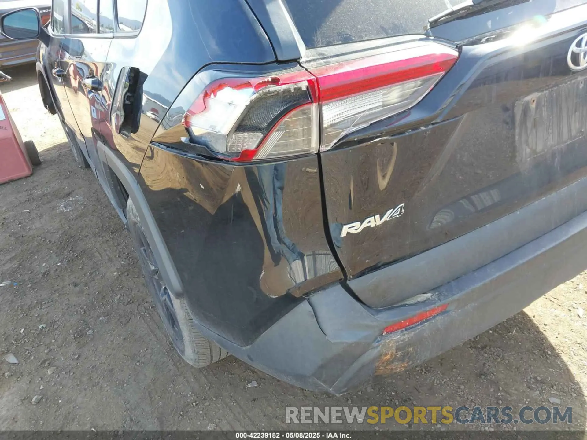 17 Photograph of a damaged car 2T3P1RFV1KC018445 TOYOTA RAV4 2019