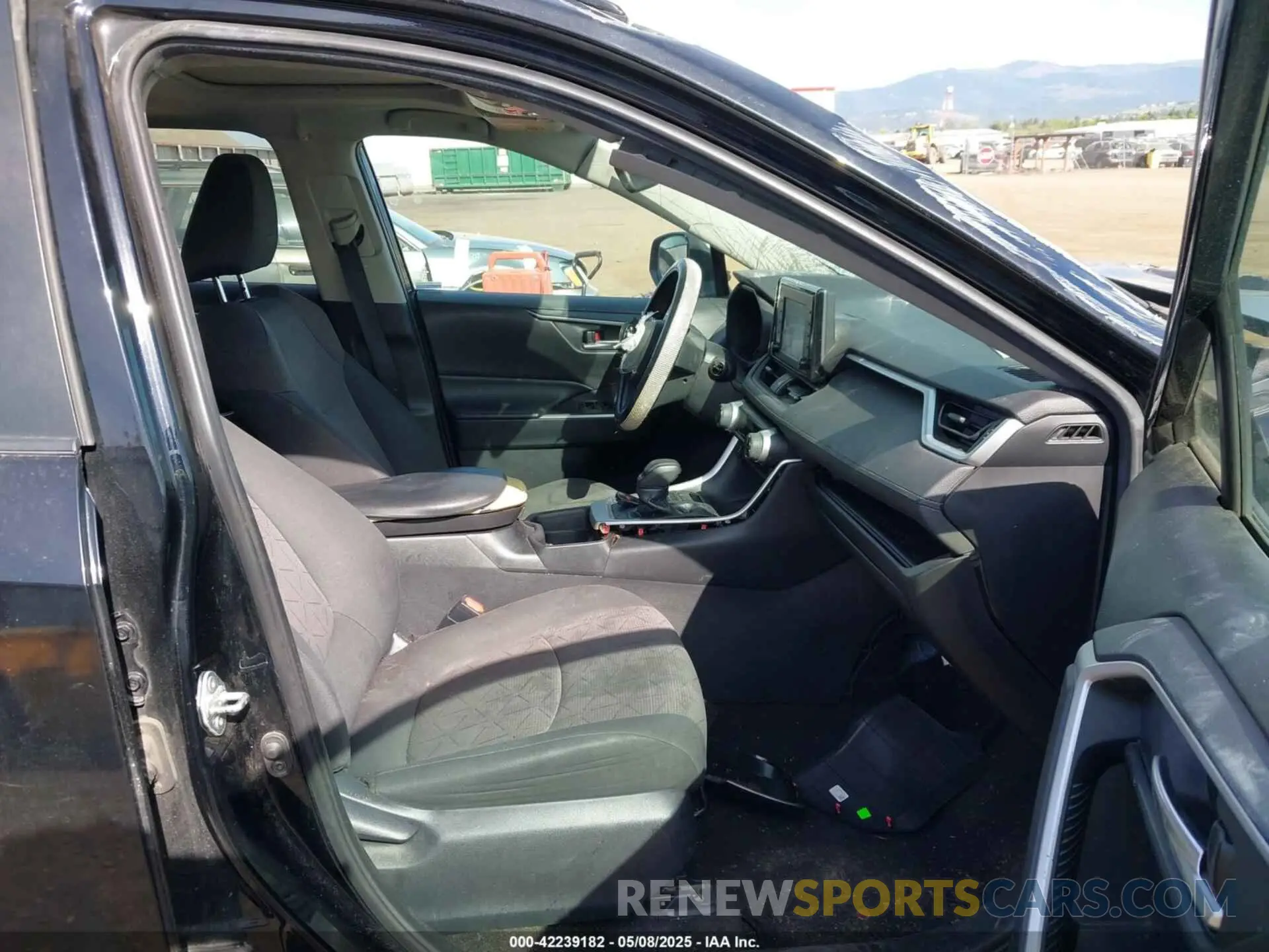 5 Photograph of a damaged car 2T3P1RFV1KC018445 TOYOTA RAV4 2019