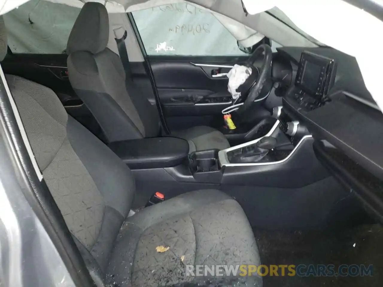 5 Photograph of a damaged car 2T3P1RFV1KC057441 TOYOTA RAV4 2019