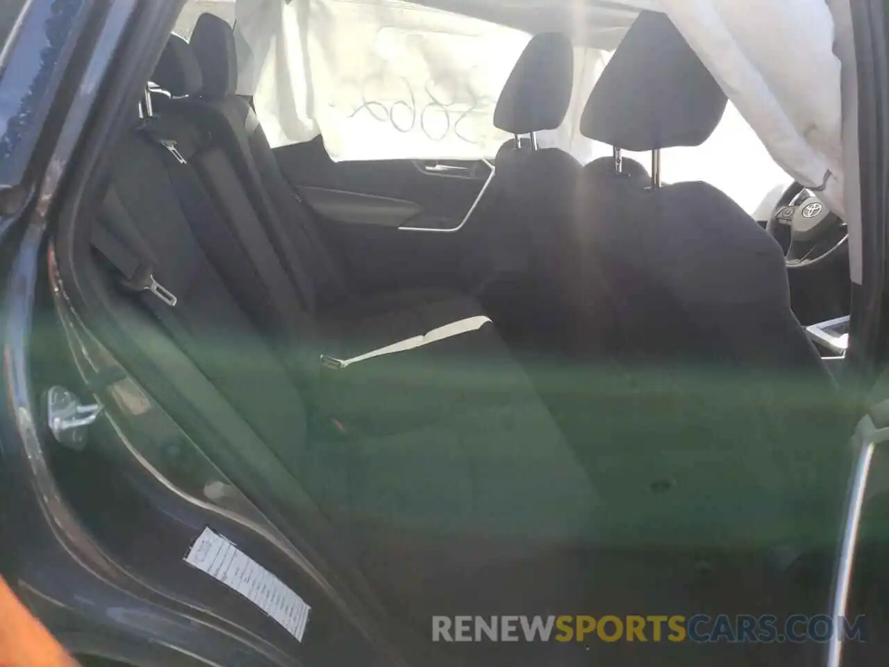 6 Photograph of a damaged car 2T3P1RFV1KW032618 TOYOTA RAV4 2019