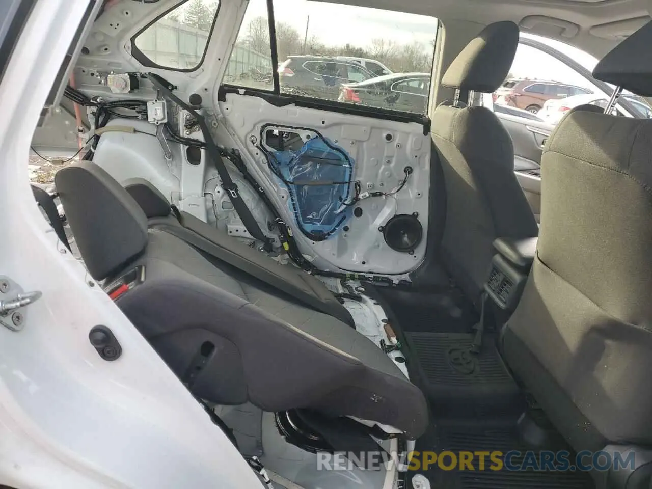 11 Photograph of a damaged car 2T3P1RFV1KW039357 TOYOTA RAV4 2019