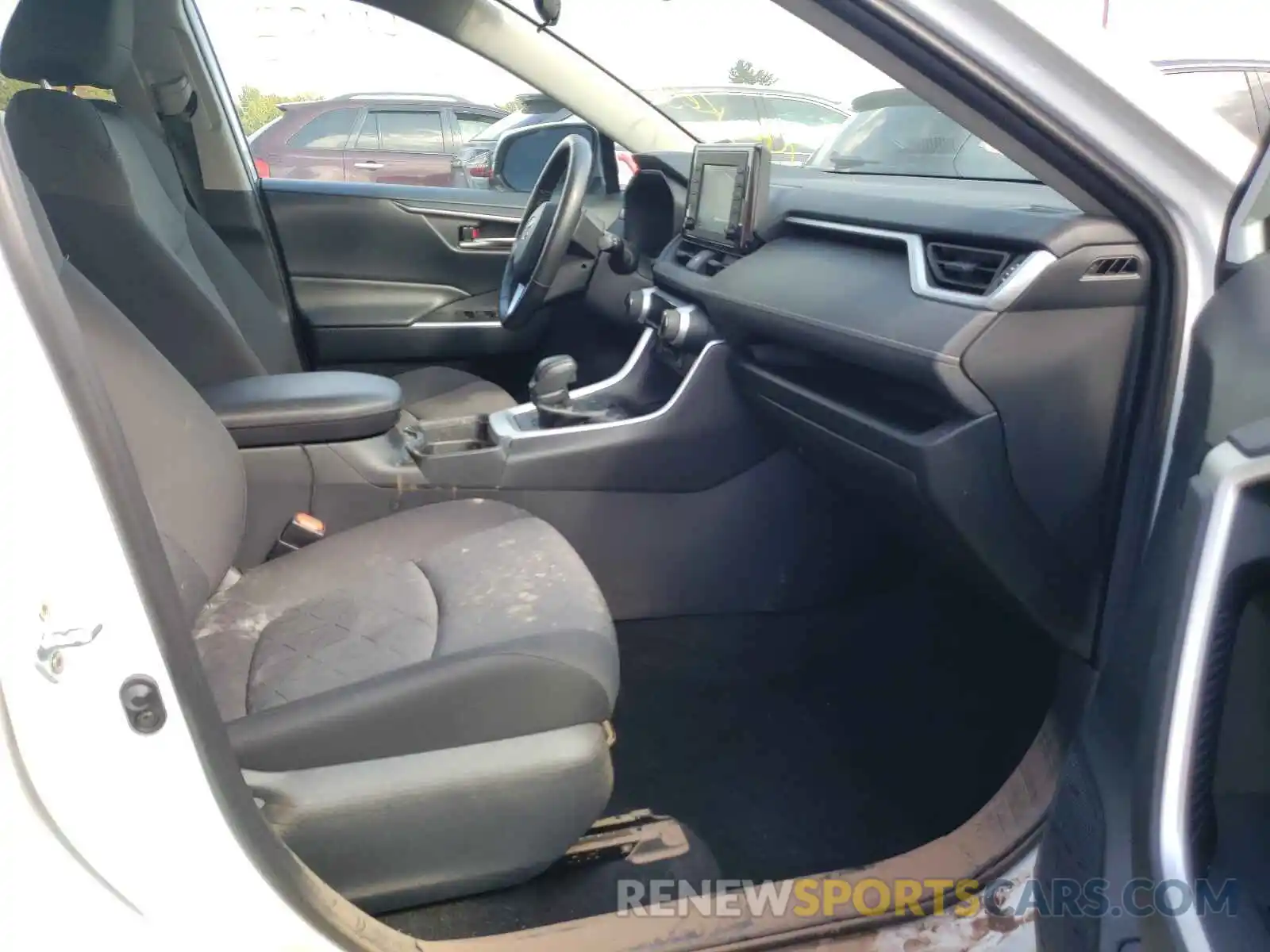 5 Photograph of a damaged car 2T3P1RFV1KW047958 TOYOTA RAV4 2019