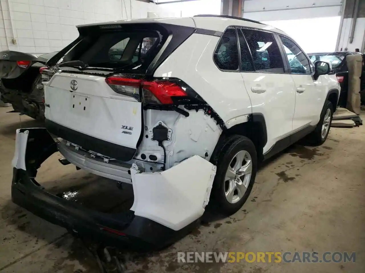 4 Photograph of a damaged car 2T3P1RFV1KW073587 TOYOTA RAV4 2019