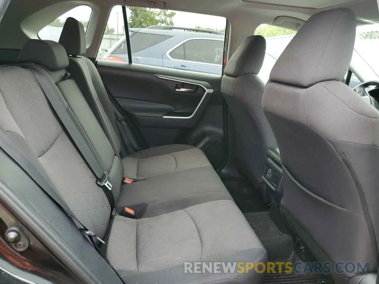 11 Photograph of a damaged car 2T3P1RFV1KW078174 TOYOTA RAV4 2019