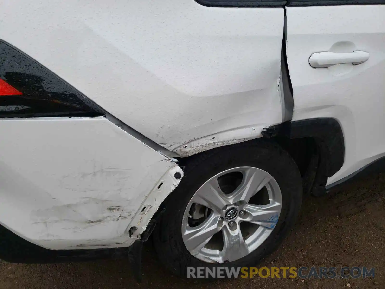 9 Photograph of a damaged car 2T3P1RFV1KW079454 TOYOTA RAV4 2019