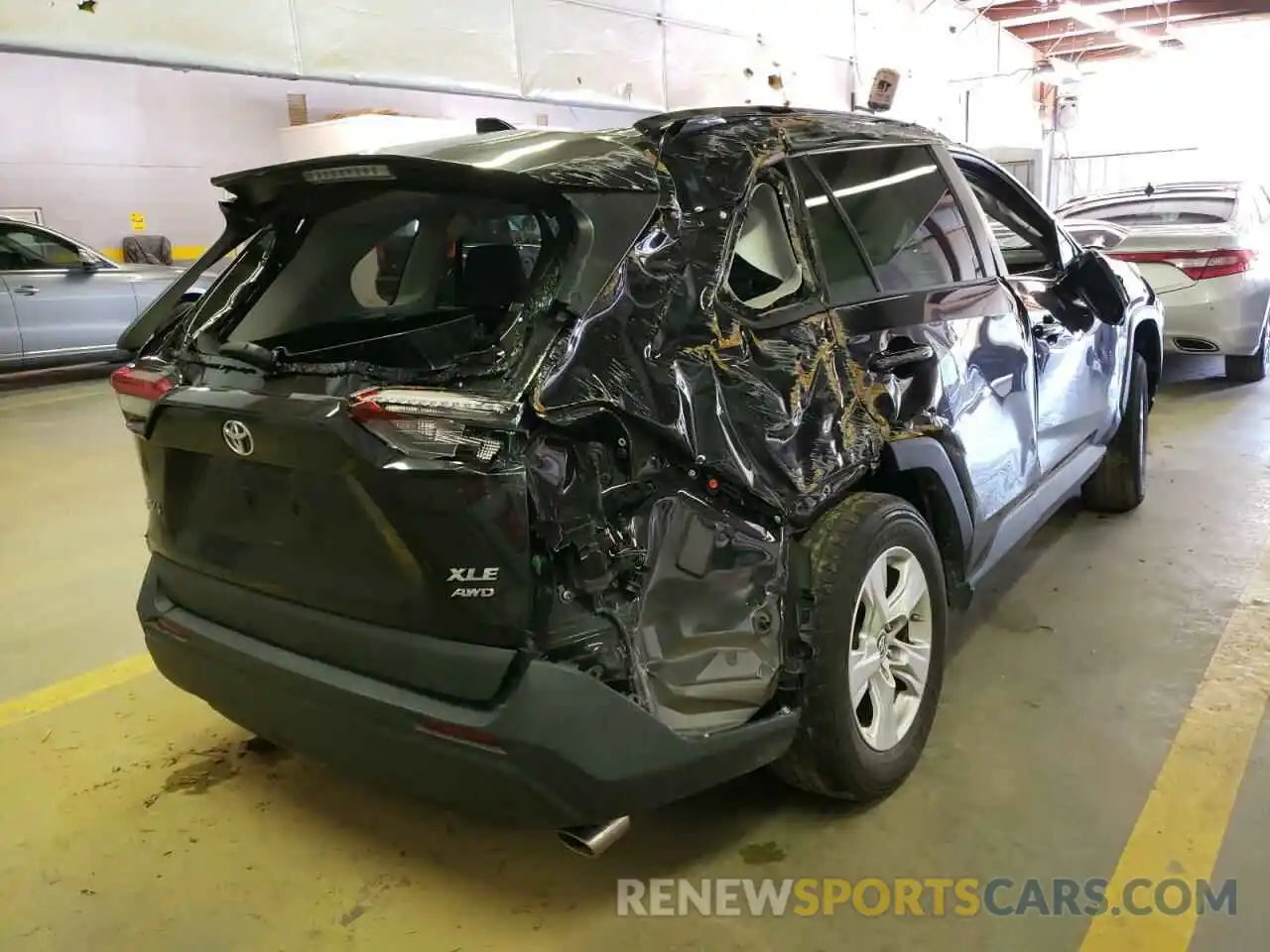 9 Photograph of a damaged car 2T3P1RFV2KC008099 TOYOTA RAV4 2019