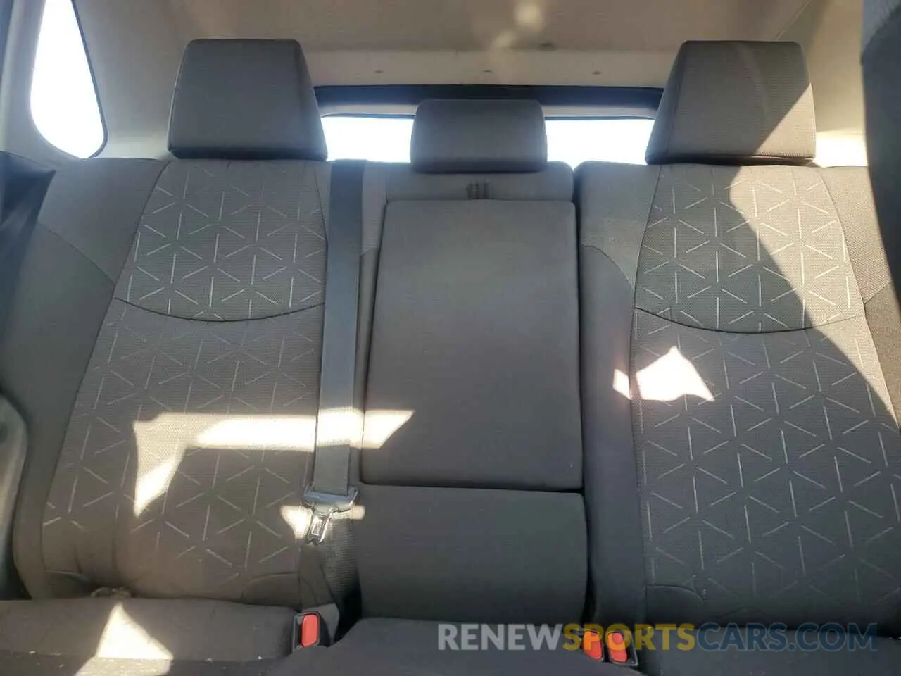 10 Photograph of a damaged car 2T3P1RFV2KC030748 TOYOTA RAV4 2019