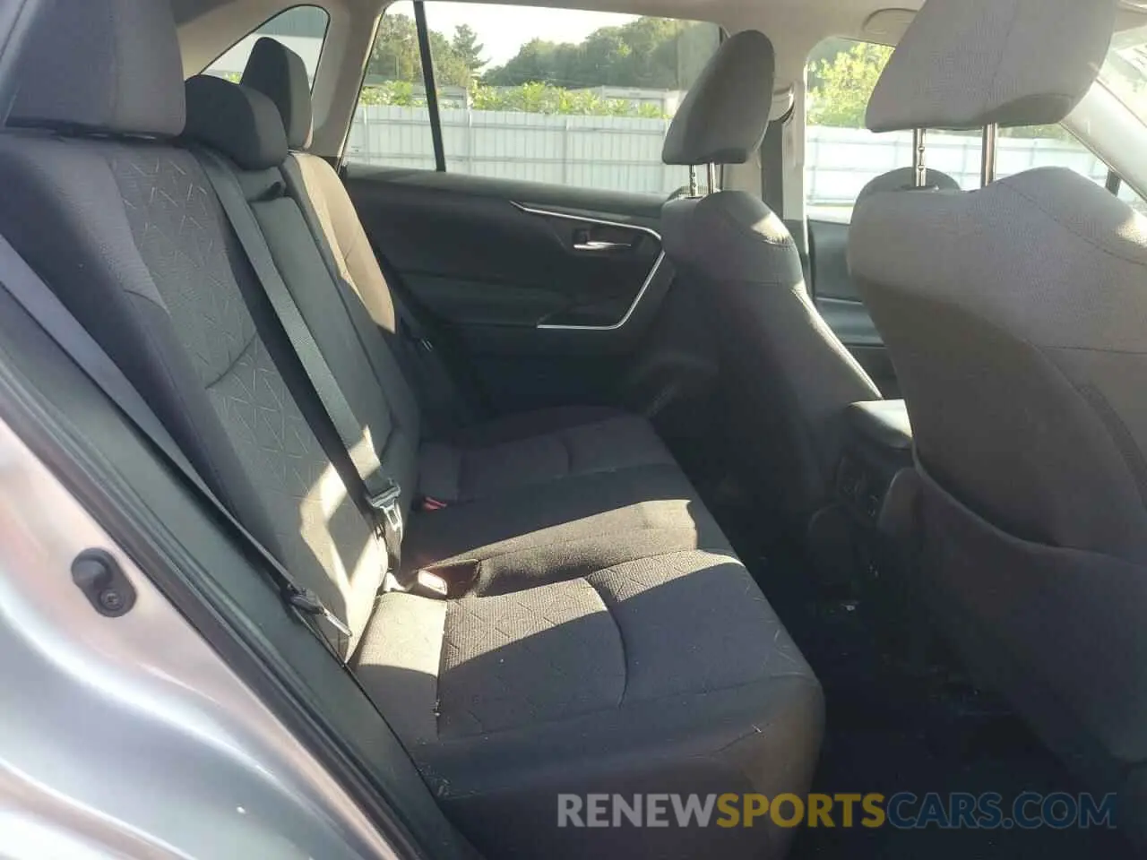11 Photograph of a damaged car 2T3P1RFV2KC030748 TOYOTA RAV4 2019