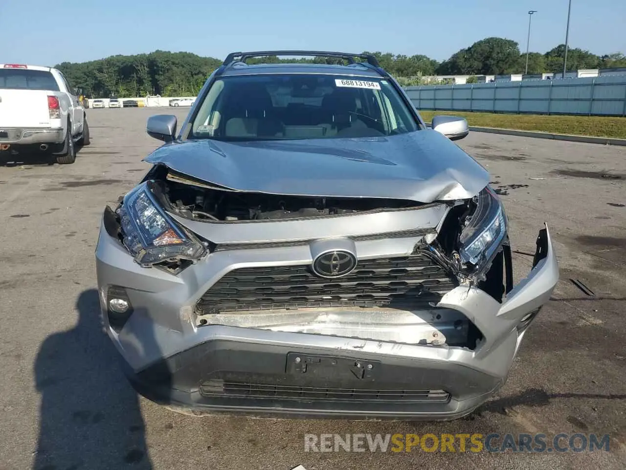5 Photograph of a damaged car 2T3P1RFV2KC030748 TOYOTA RAV4 2019