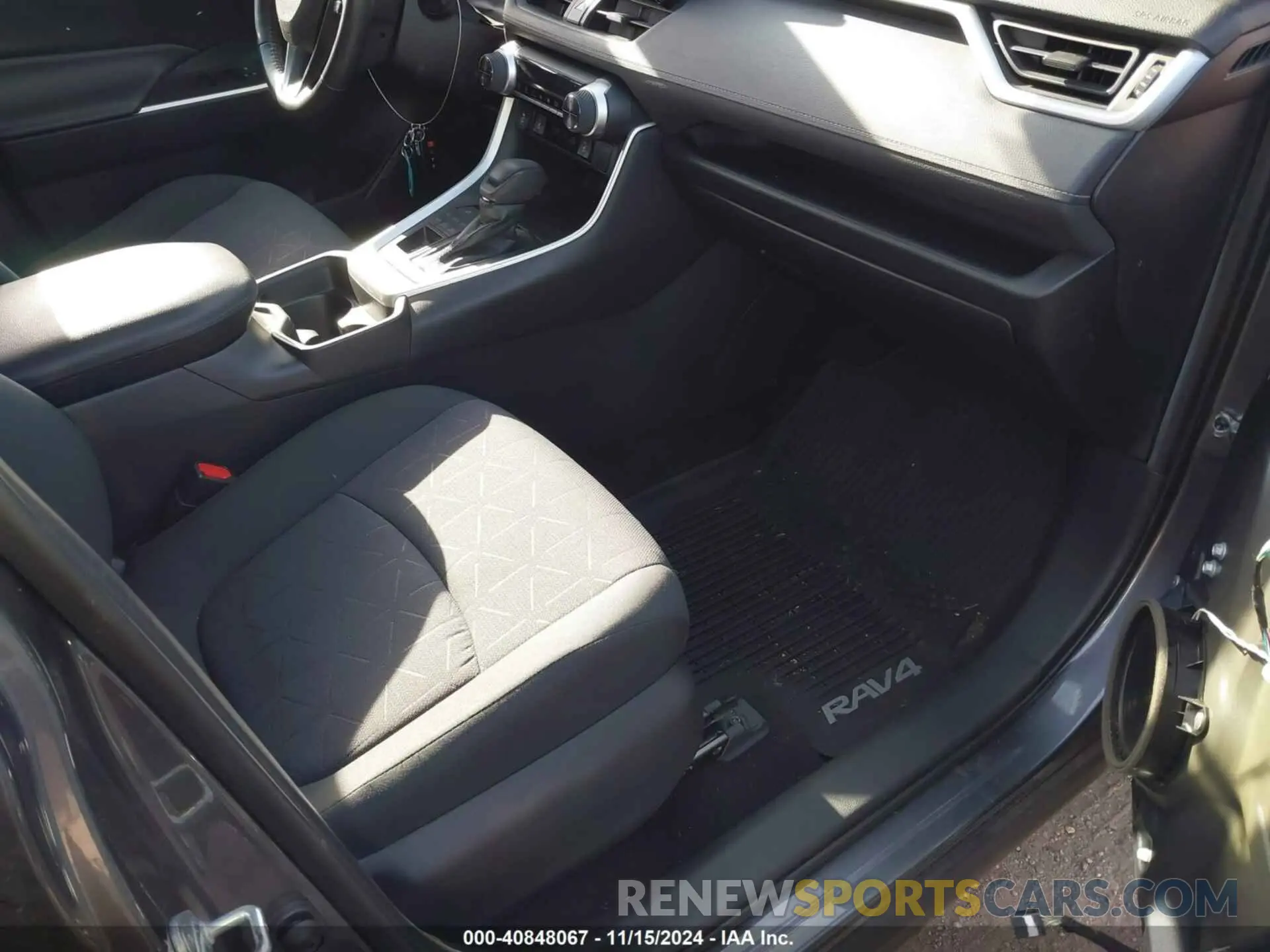 5 Photograph of a damaged car 2T3P1RFV2KC036484 TOYOTA RAV4 2019