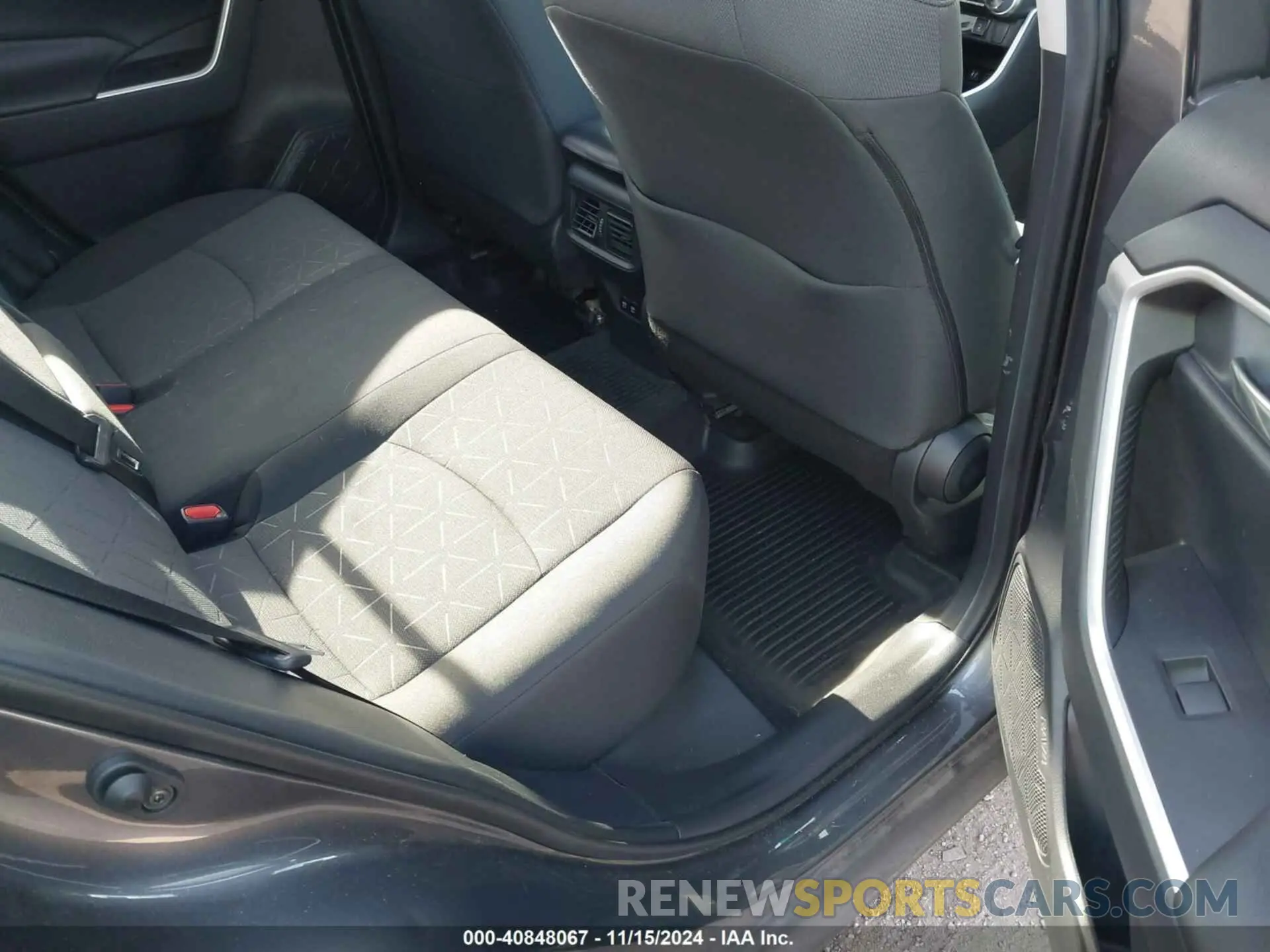 8 Photograph of a damaged car 2T3P1RFV2KC036484 TOYOTA RAV4 2019