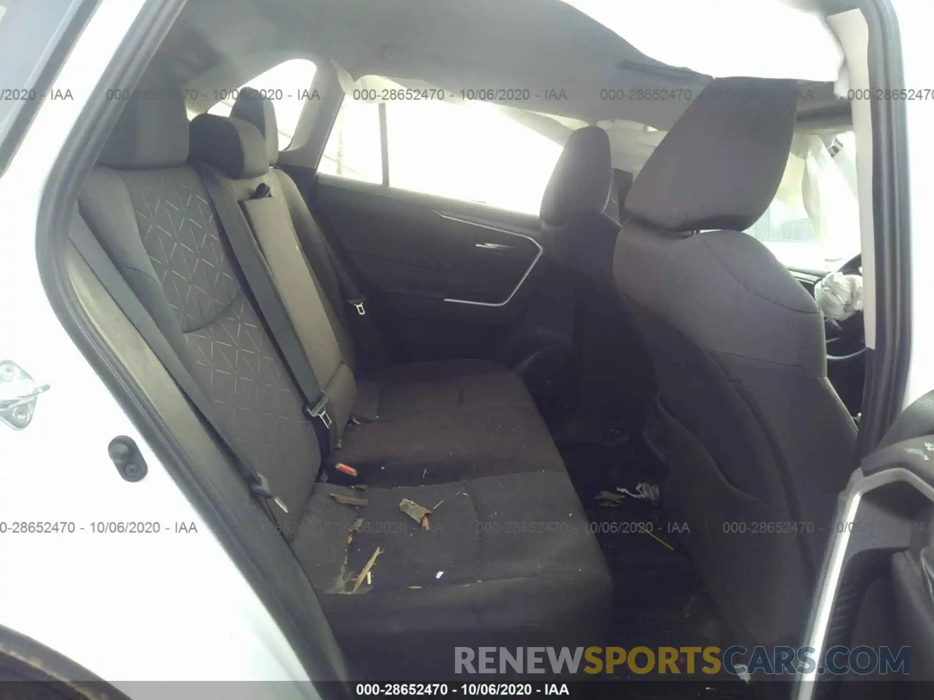 8 Photograph of a damaged car 2T3P1RFV2KW018792 TOYOTA RAV4 2019