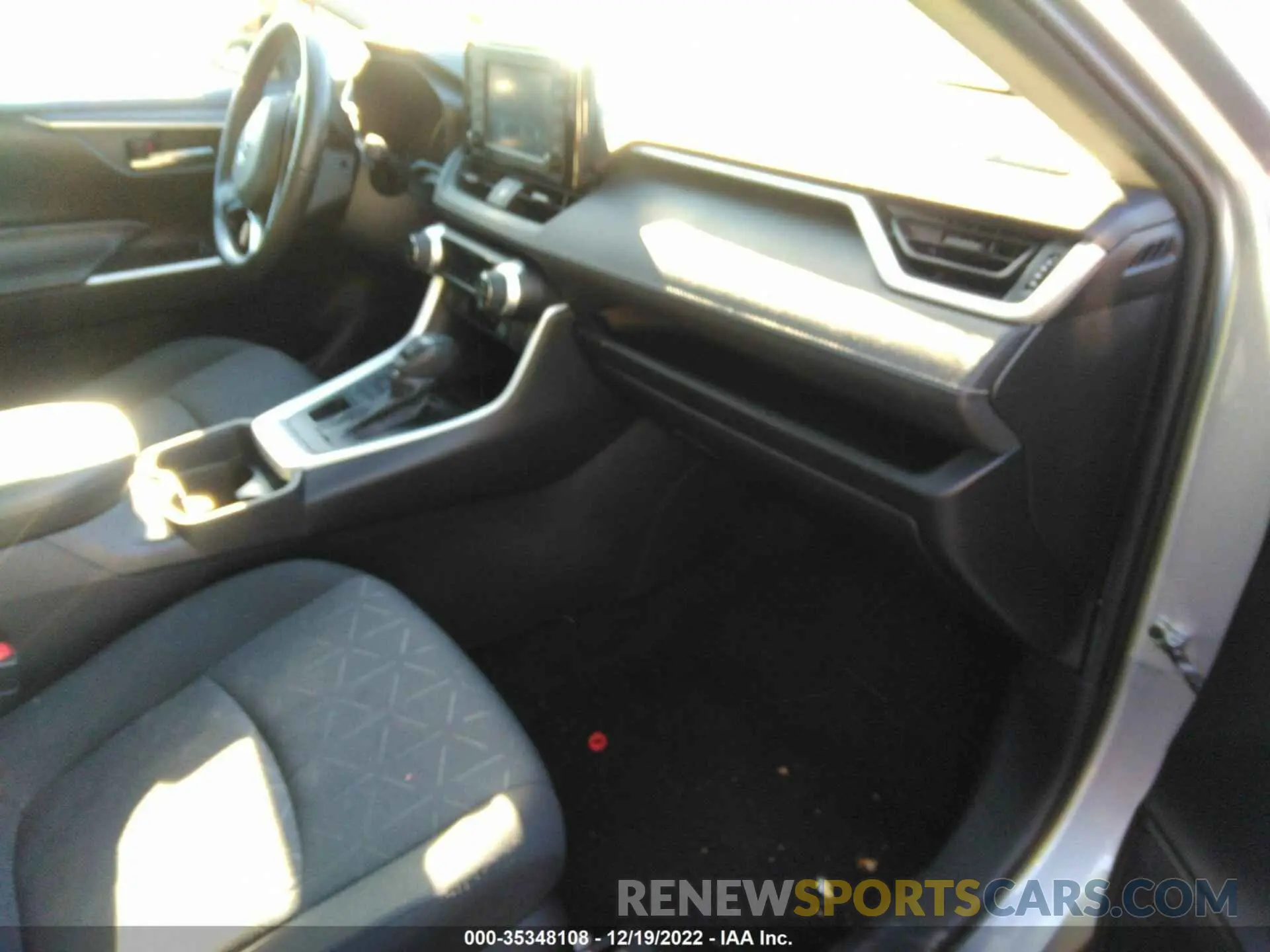 5 Photograph of a damaged car 2T3P1RFV2KW025158 TOYOTA RAV4 2019