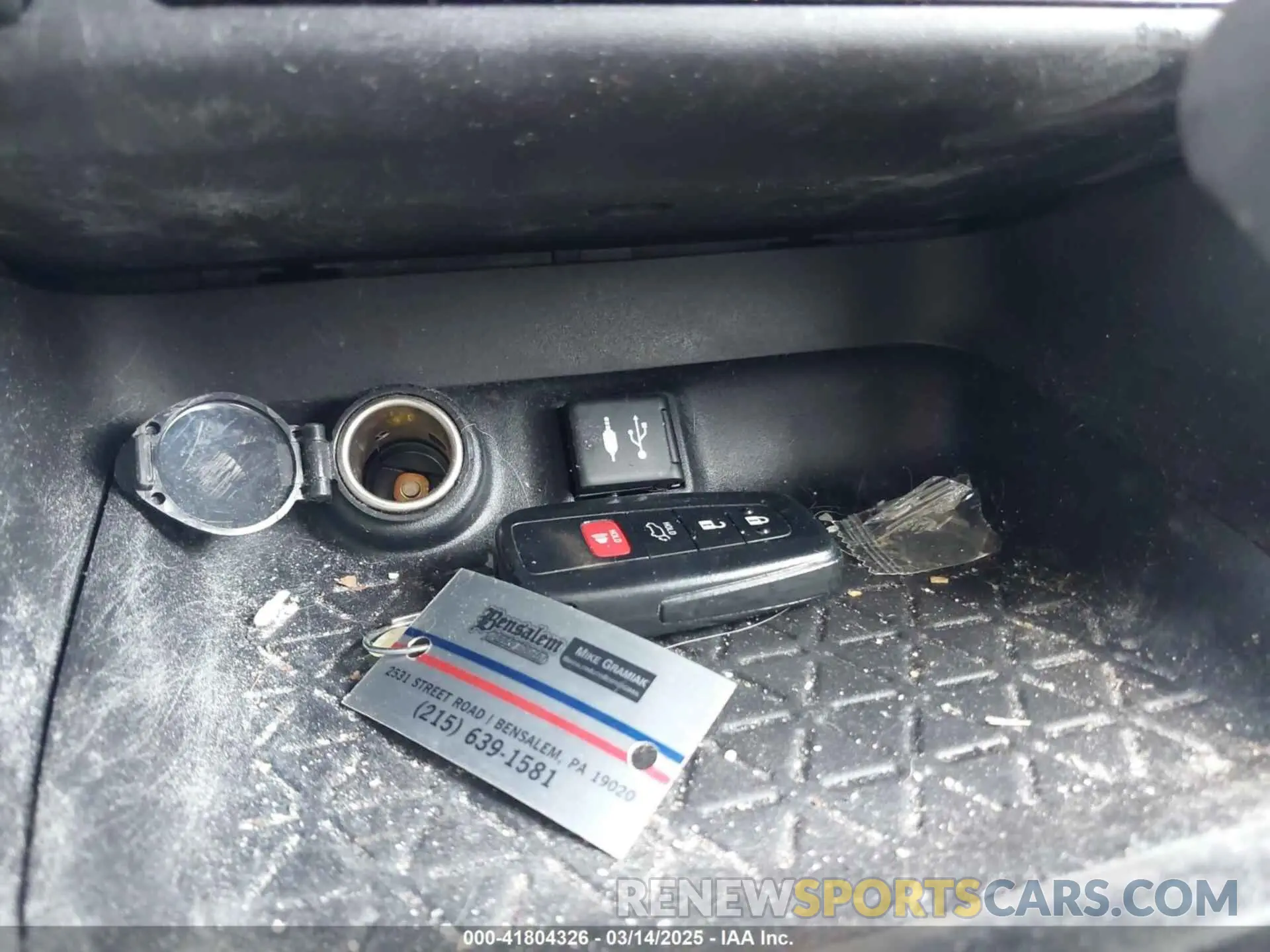 11 Photograph of a damaged car 2T3P1RFV2KW041490 TOYOTA RAV4 2019