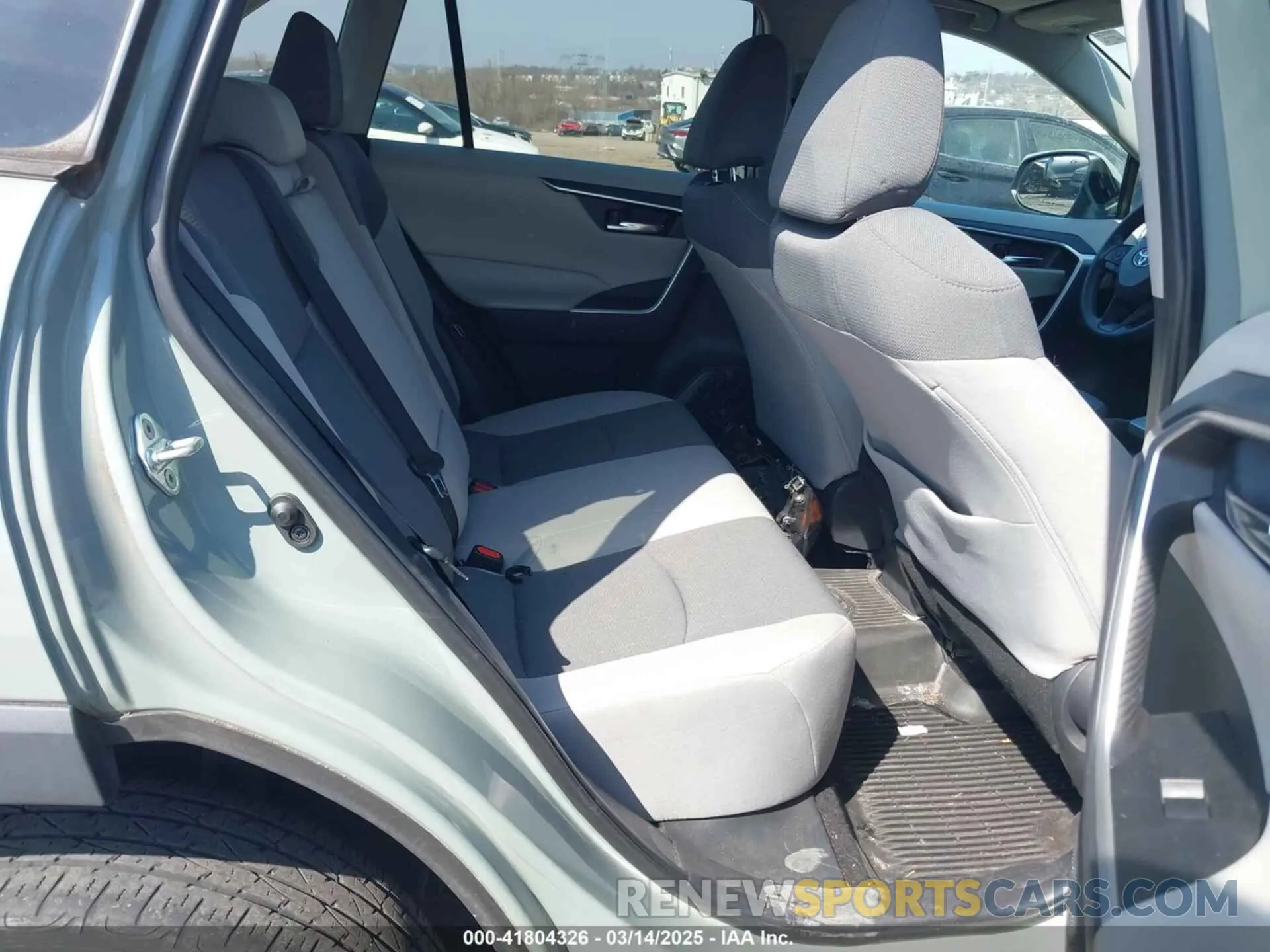 8 Photograph of a damaged car 2T3P1RFV2KW041490 TOYOTA RAV4 2019