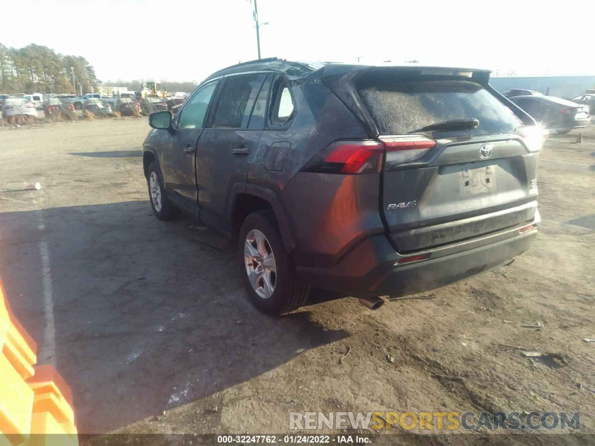 3 Photograph of a damaged car 2T3P1RFV2KW060332 TOYOTA RAV4 2019