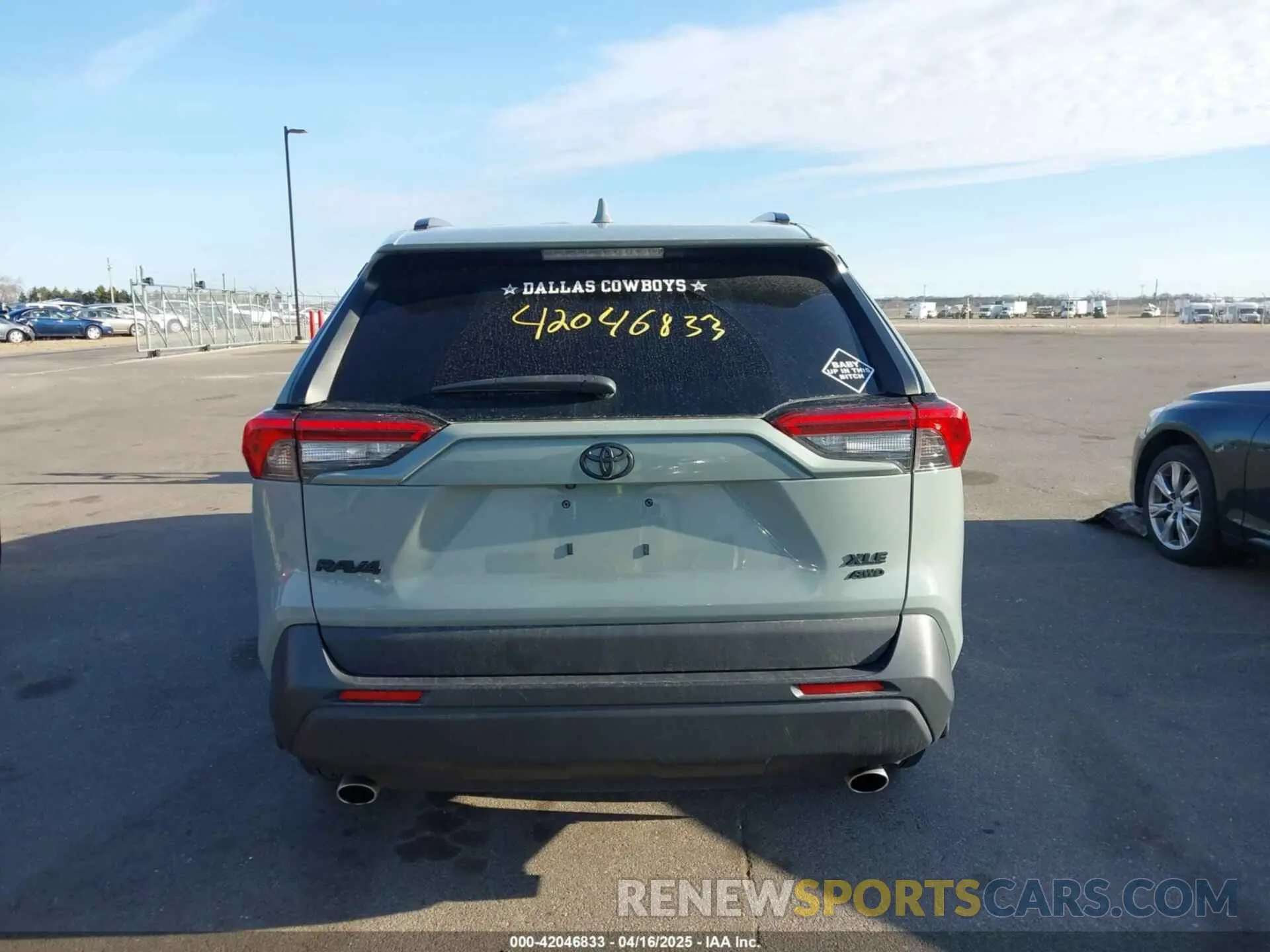 16 Photograph of a damaged car 2T3P1RFV2KW074876 TOYOTA RAV4 2019