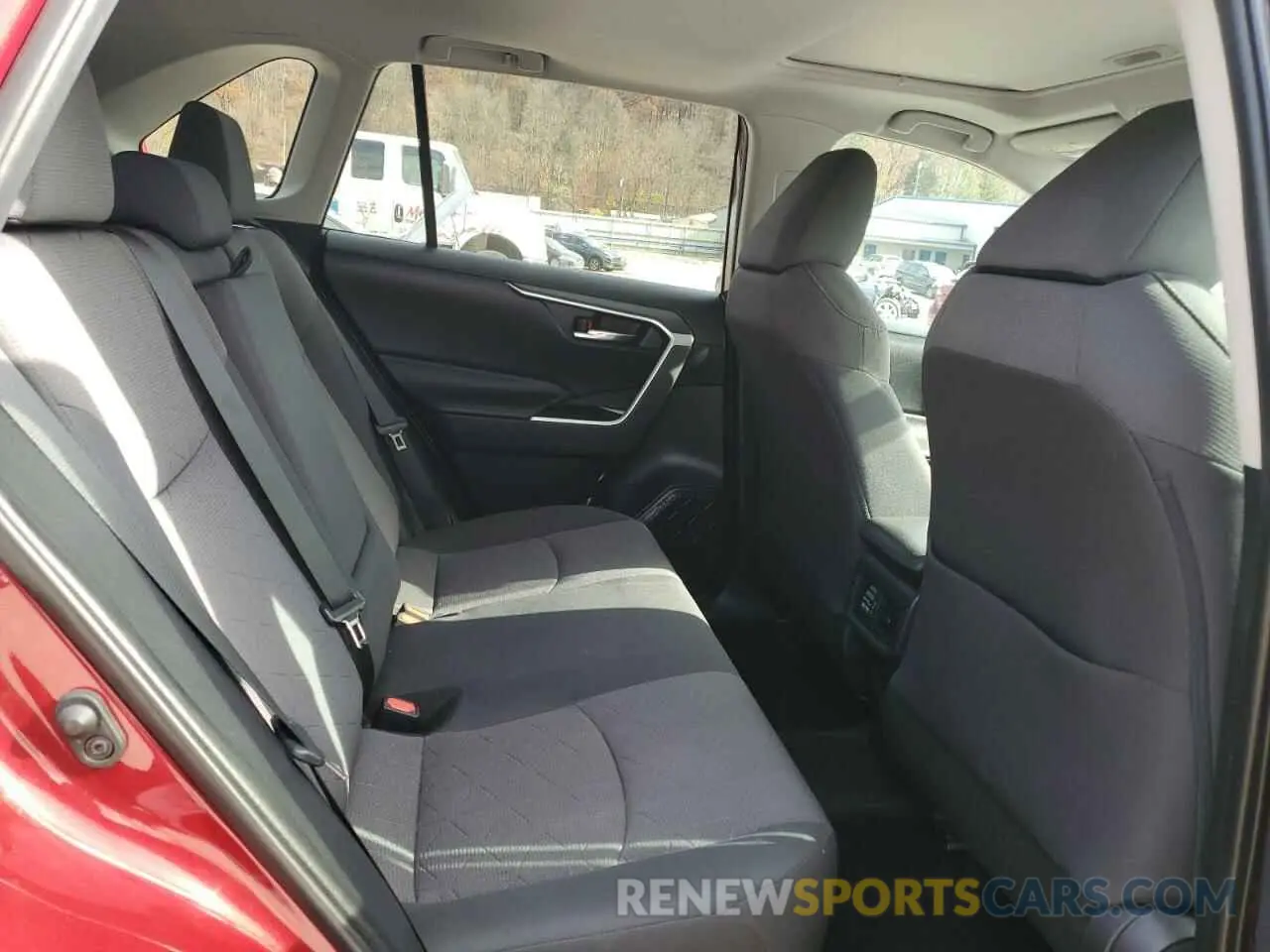 11 Photograph of a damaged car 2T3P1RFV3KC033805 TOYOTA RAV4 2019