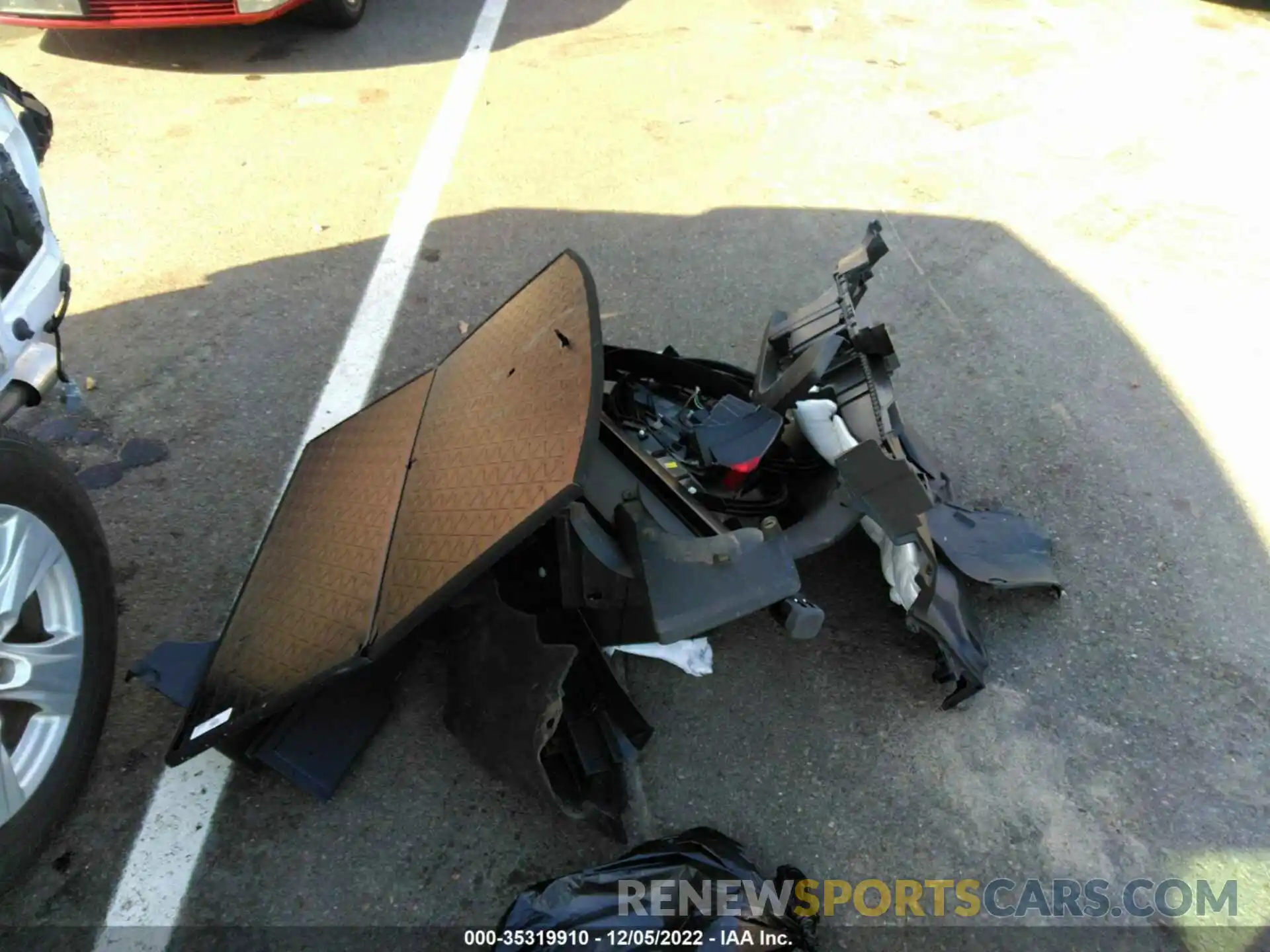 12 Photograph of a damaged car 2T3P1RFV3KW014010 TOYOTA RAV4 2019