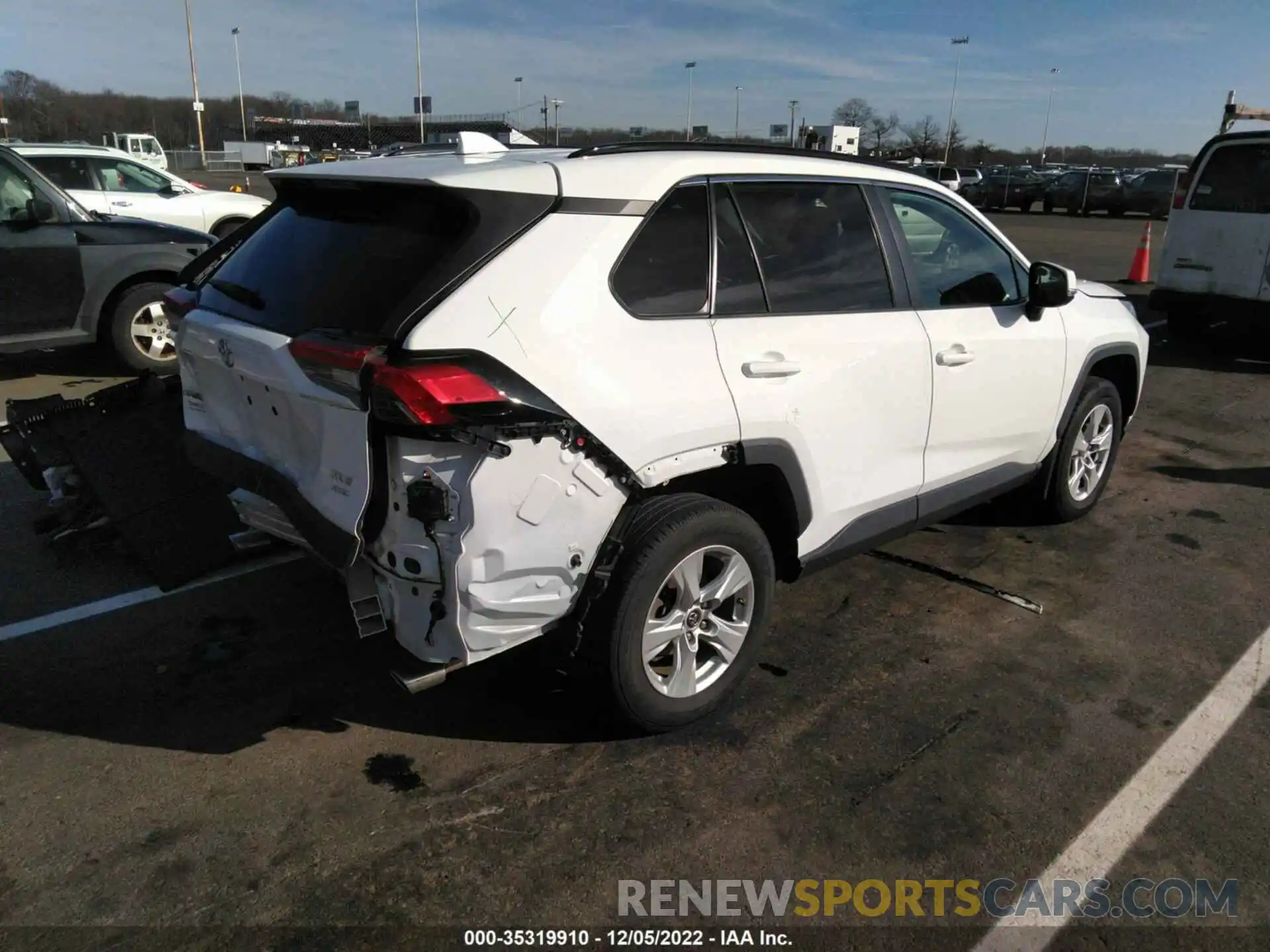 4 Photograph of a damaged car 2T3P1RFV3KW014010 TOYOTA RAV4 2019