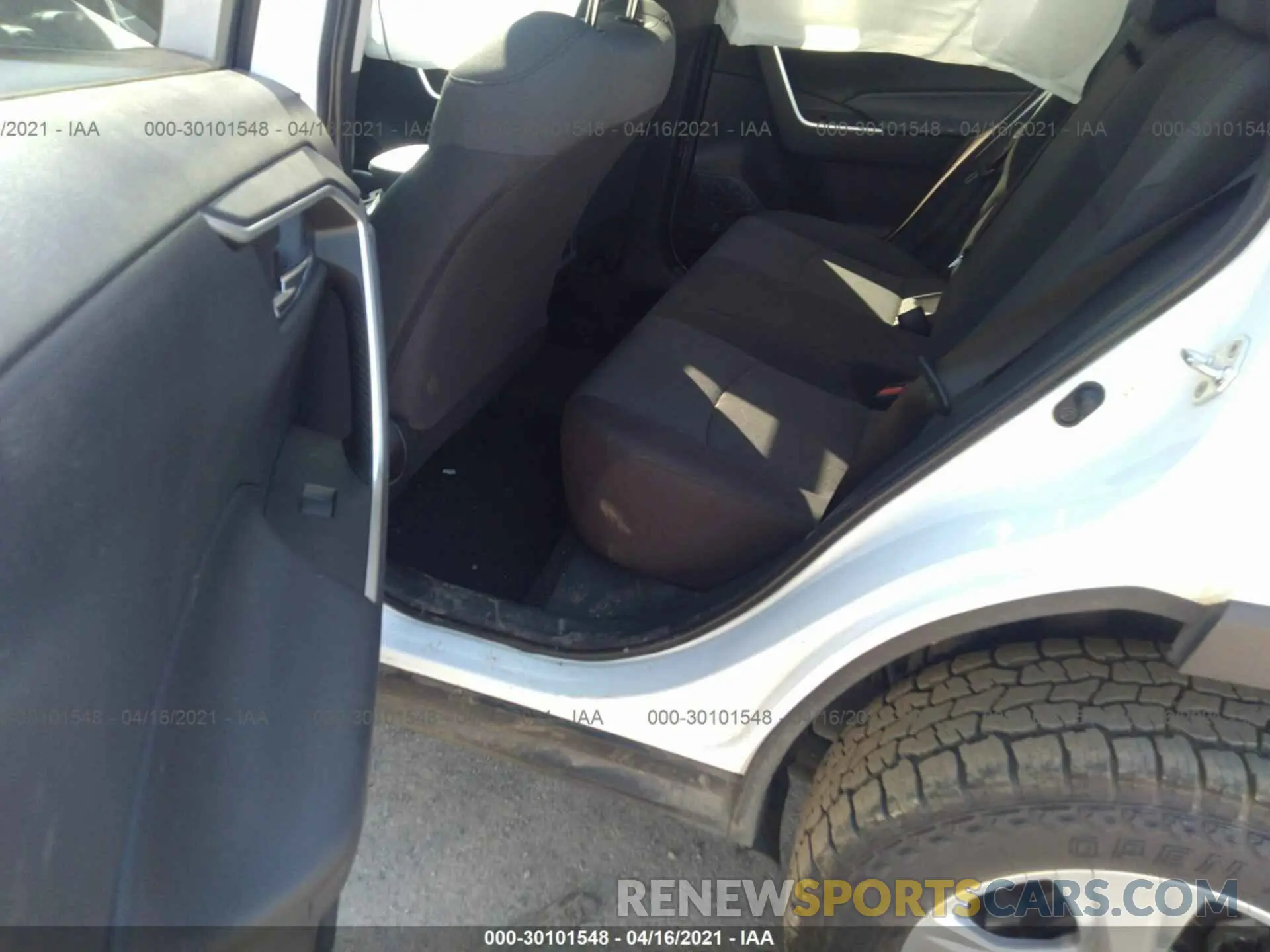 8 Photograph of a damaged car 2T3P1RFV3KW027615 TOYOTA RAV4 2019