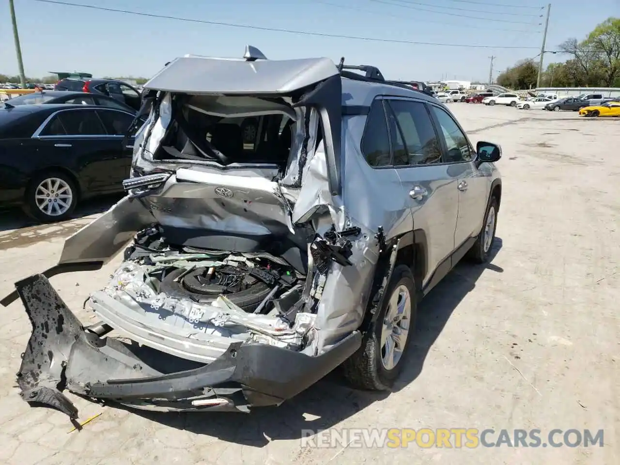 4 Photograph of a damaged car 2T3P1RFV3KW028182 TOYOTA RAV4 2019