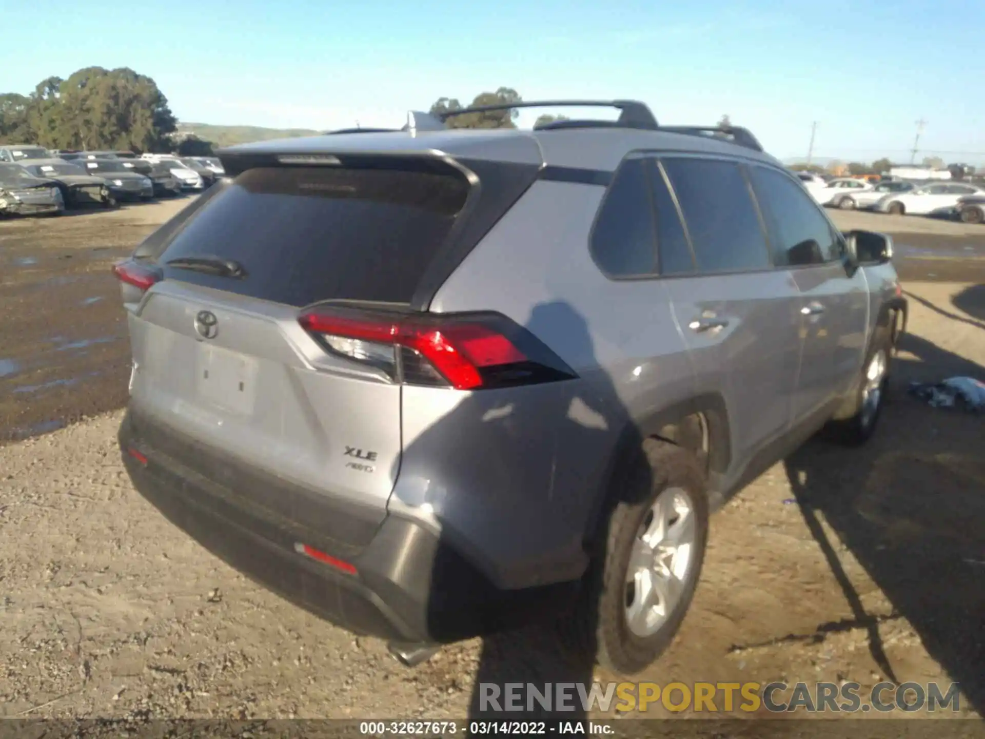 4 Photograph of a damaged car 2T3P1RFV3KW033205 TOYOTA RAV4 2019