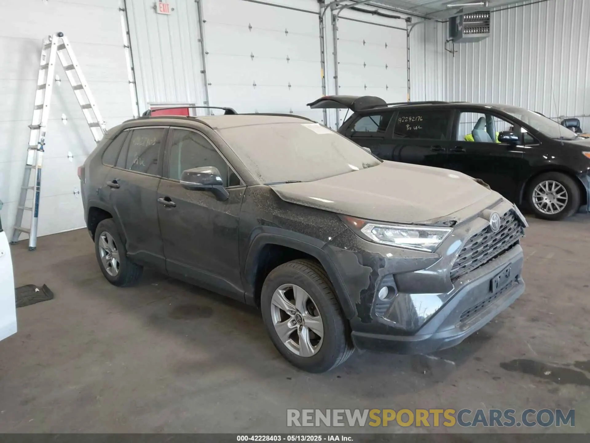 1 Photograph of a damaged car 2T3P1RFV3KW033799 TOYOTA RAV4 2019