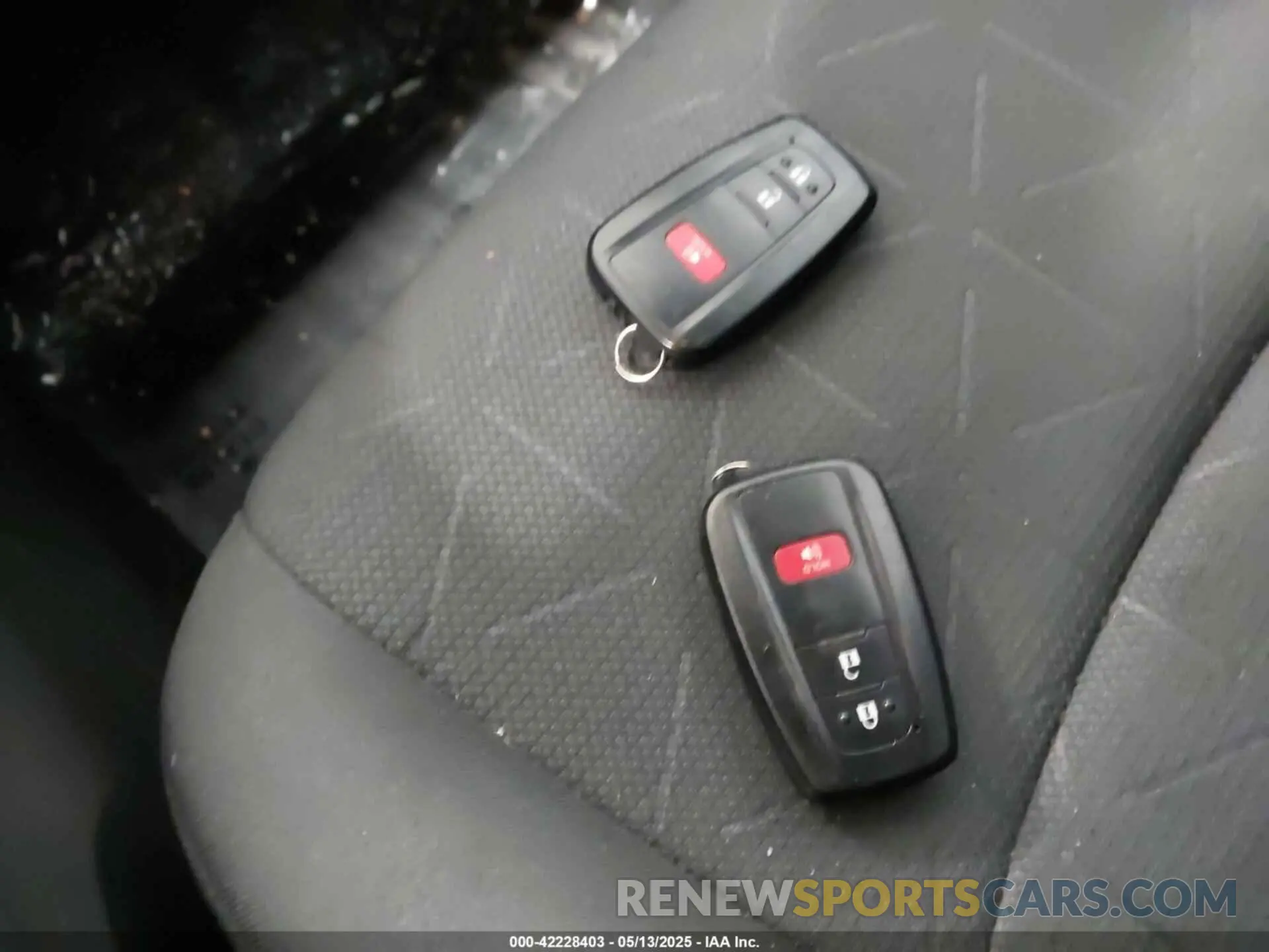 11 Photograph of a damaged car 2T3P1RFV3KW033799 TOYOTA RAV4 2019