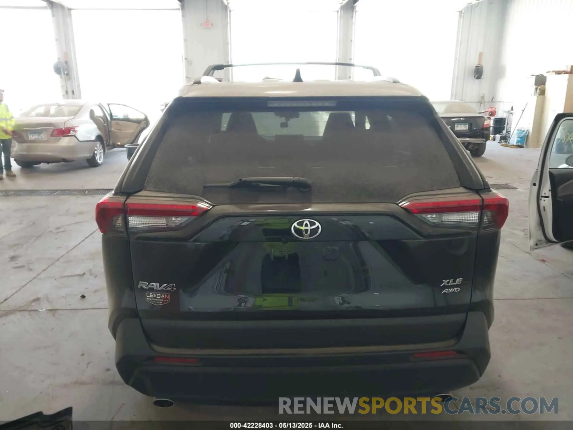 16 Photograph of a damaged car 2T3P1RFV3KW033799 TOYOTA RAV4 2019