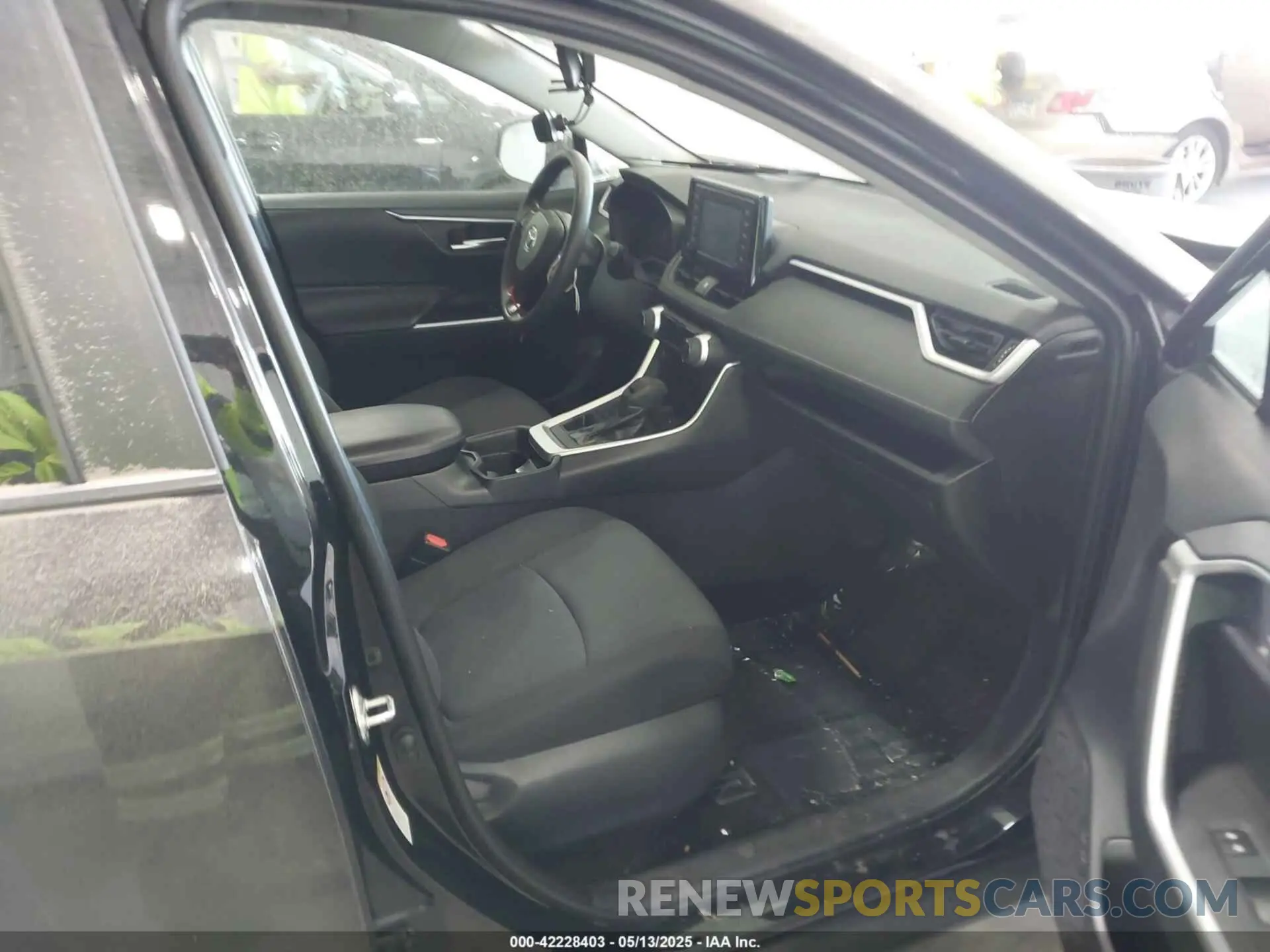 5 Photograph of a damaged car 2T3P1RFV3KW033799 TOYOTA RAV4 2019