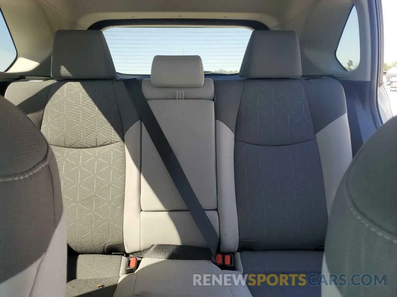 10 Photograph of a damaged car 2T3P1RFV3KW049310 TOYOTA RAV4 2019