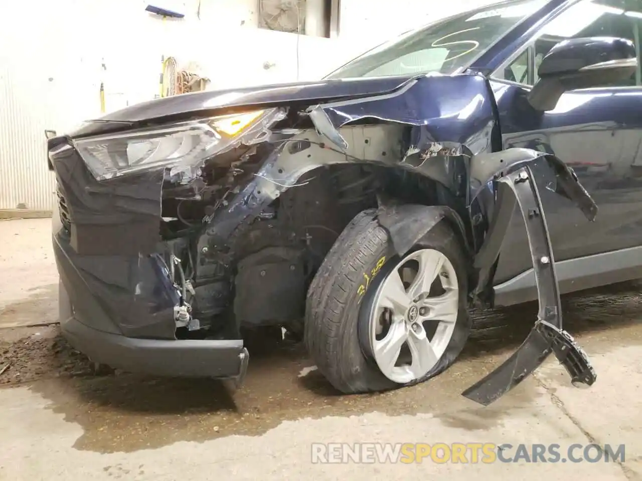 9 Photograph of a damaged car 2T3P1RFV3KW055110 TOYOTA RAV4 2019