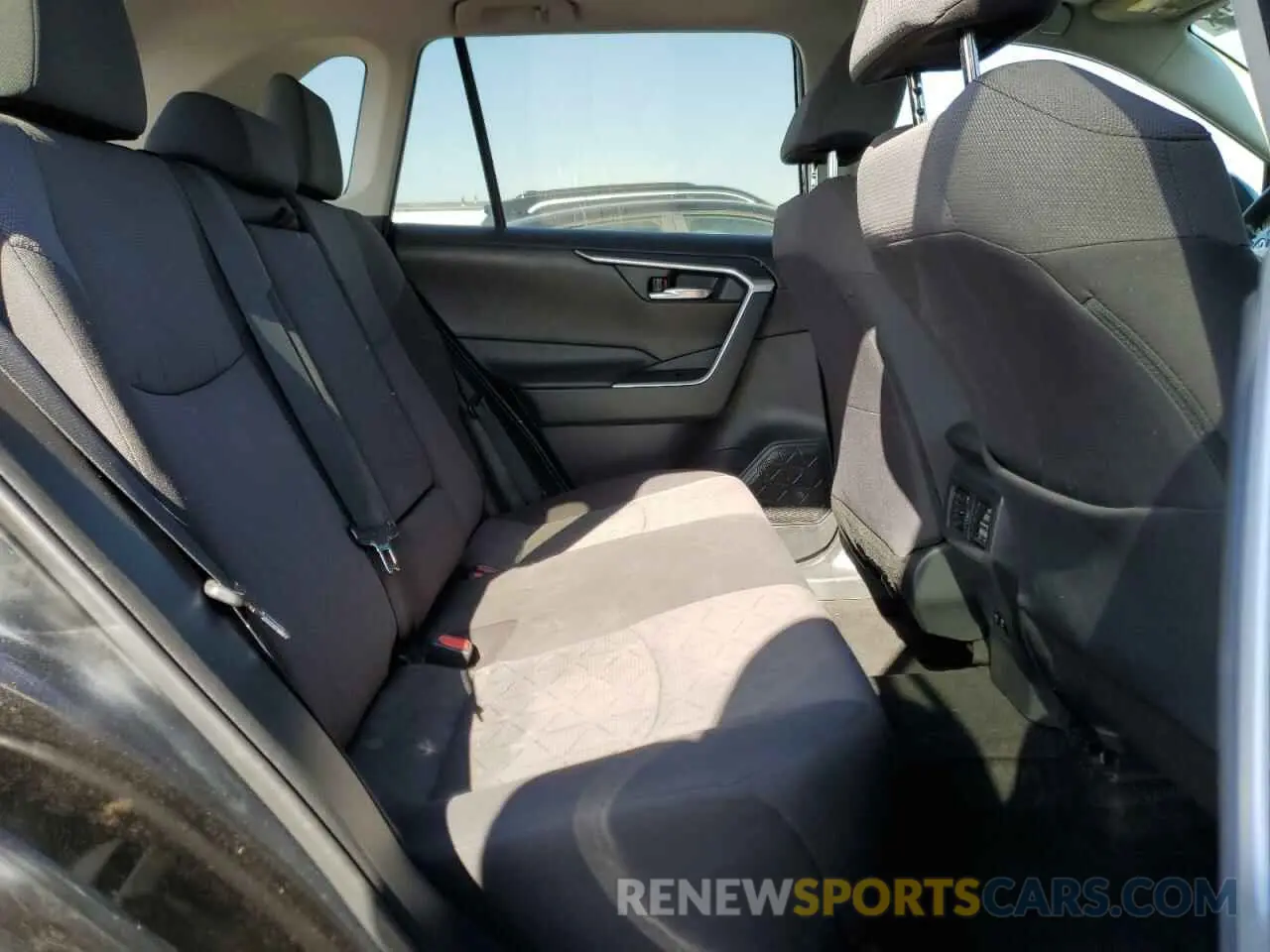 11 Photograph of a damaged car 2T3P1RFV3KW072232 TOYOTA RAV4 2019