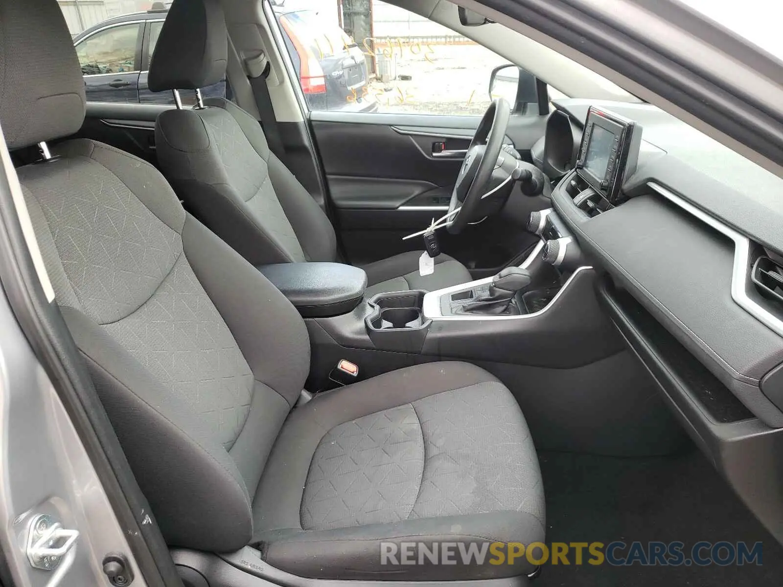 5 Photograph of a damaged car 2T3P1RFV4KC002661 TOYOTA RAV4 2019