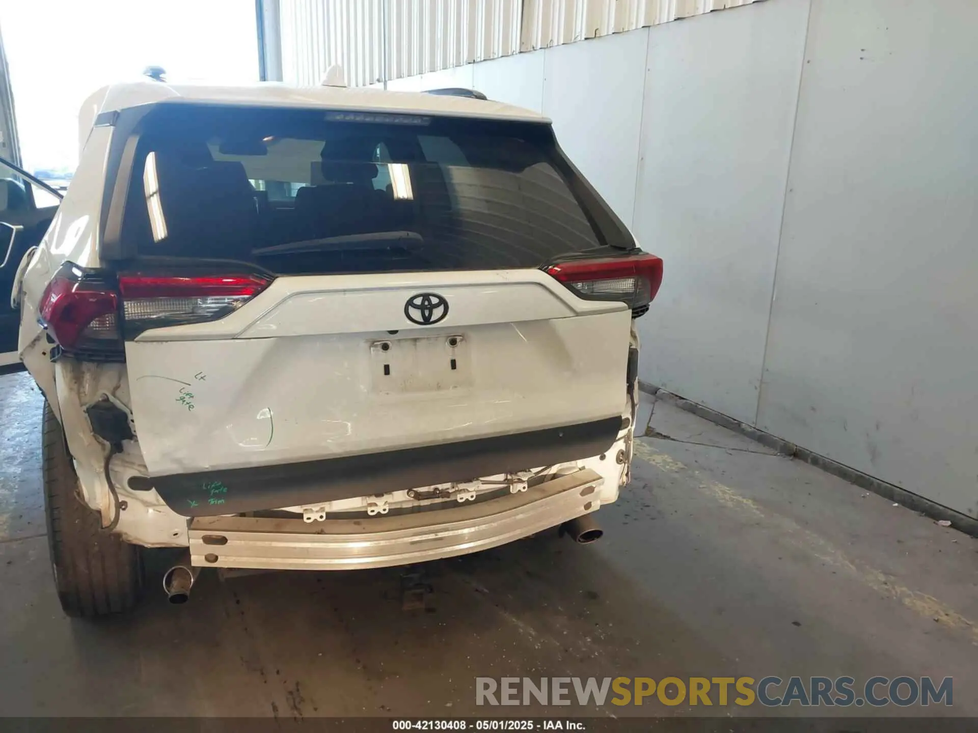 19 Photograph of a damaged car 2T3P1RFV4KC006371 TOYOTA RAV4 2019