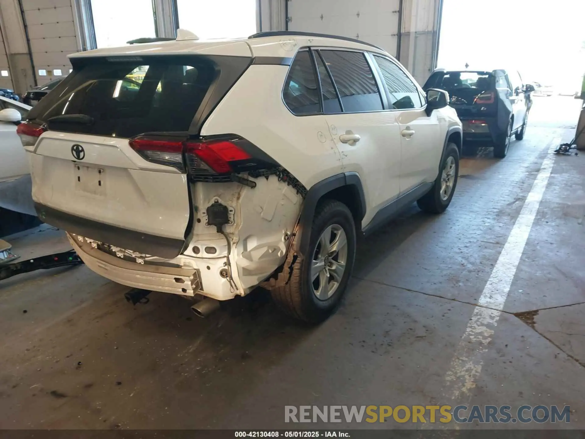 4 Photograph of a damaged car 2T3P1RFV4KC006371 TOYOTA RAV4 2019