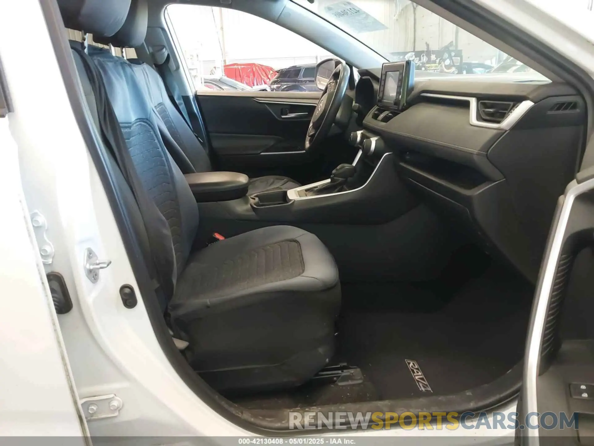 5 Photograph of a damaged car 2T3P1RFV4KC006371 TOYOTA RAV4 2019