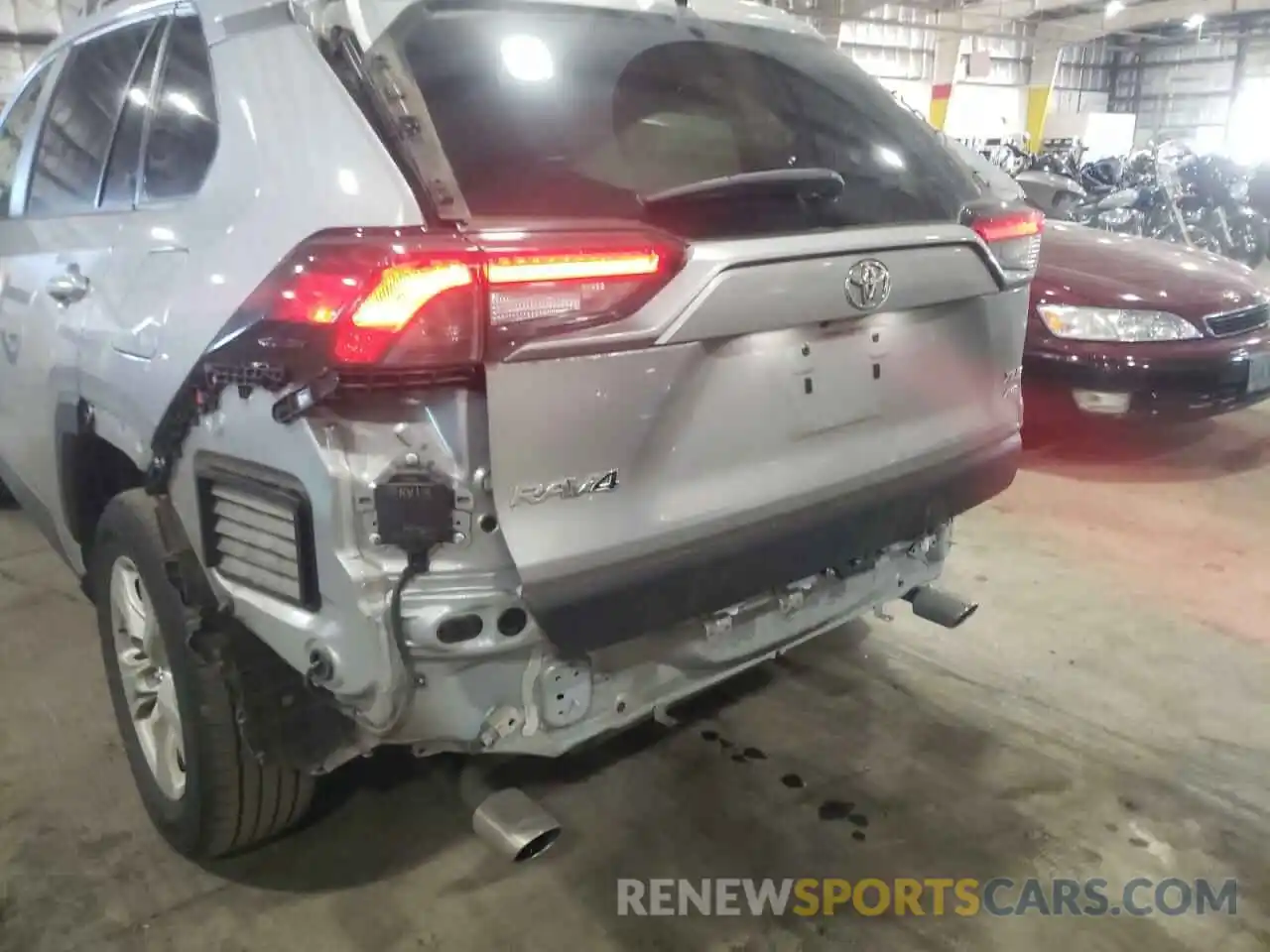 9 Photograph of a damaged car 2T3P1RFV4KC008511 TOYOTA RAV4 2019