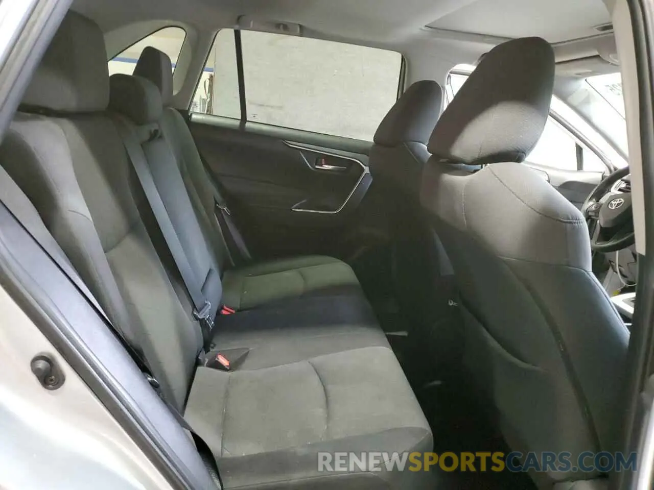 11 Photograph of a damaged car 2T3P1RFV4KW042785 TOYOTA RAV4 2019