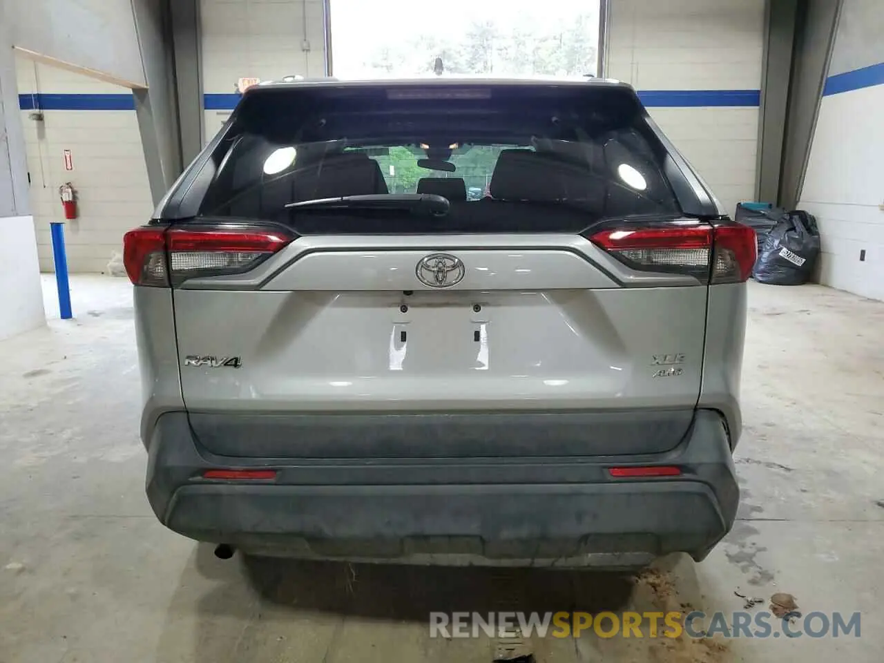 6 Photograph of a damaged car 2T3P1RFV4KW042785 TOYOTA RAV4 2019