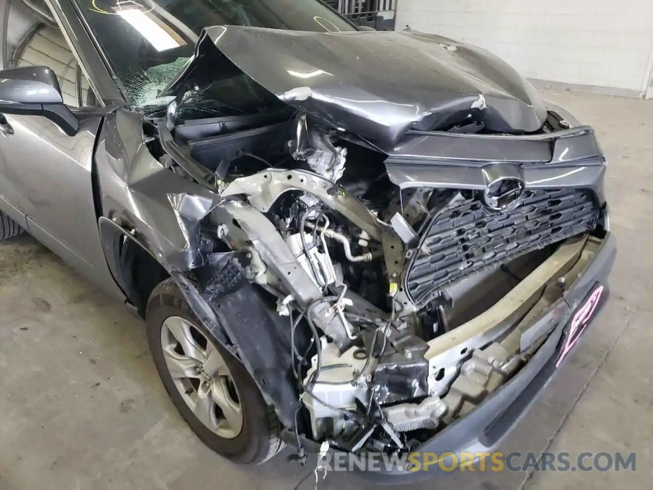 9 Photograph of a damaged car 2T3P1RFV4KW043600 TOYOTA RAV4 2019