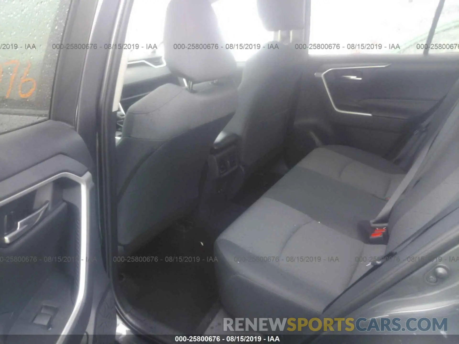 8 Photograph of a damaged car 2T3P1RFV4KW044195 TOYOTA RAV4 2019