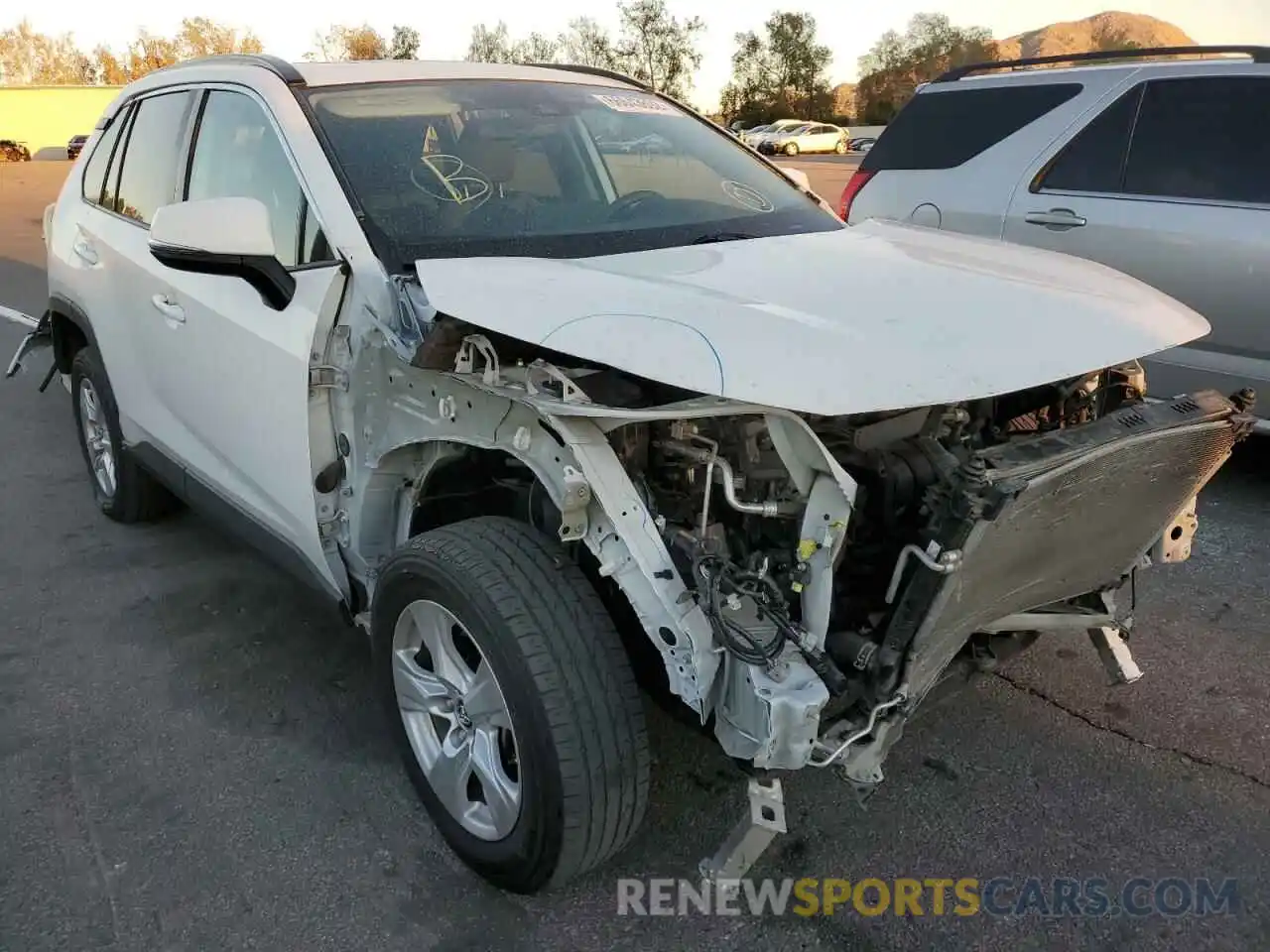 1 Photograph of a damaged car 2T3P1RFV4KW045993 TOYOTA RAV4 2019