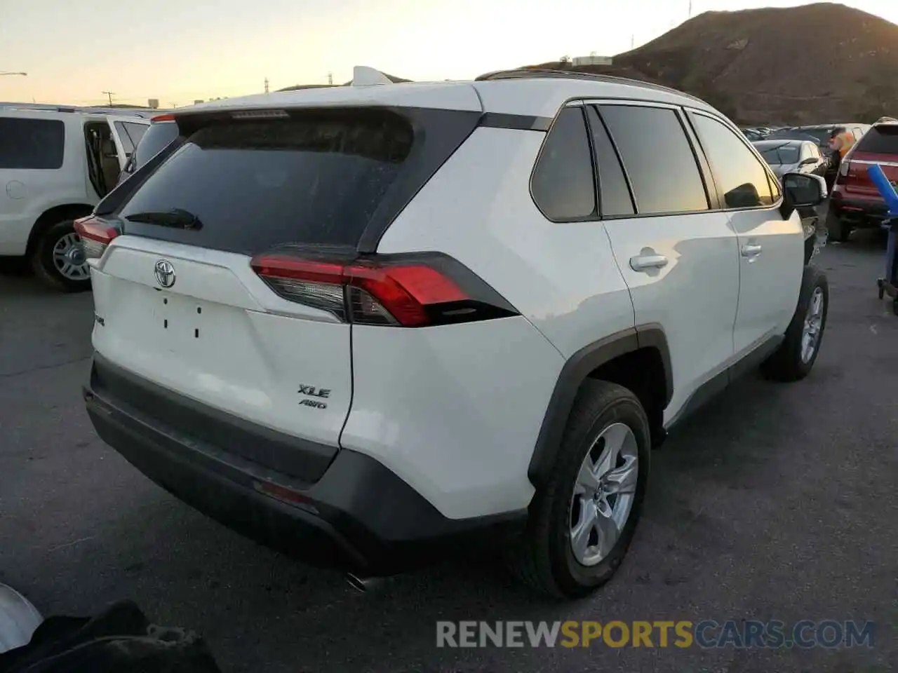 4 Photograph of a damaged car 2T3P1RFV4KW045993 TOYOTA RAV4 2019